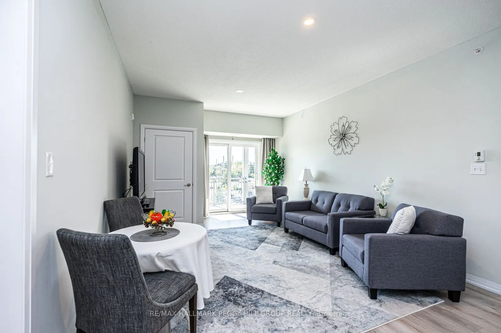295 Cundles Road E, #404