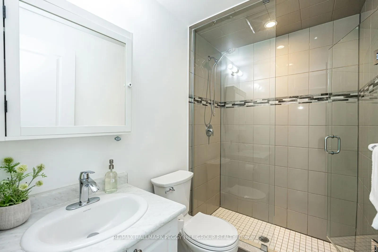 295 Cundles Road E, #404