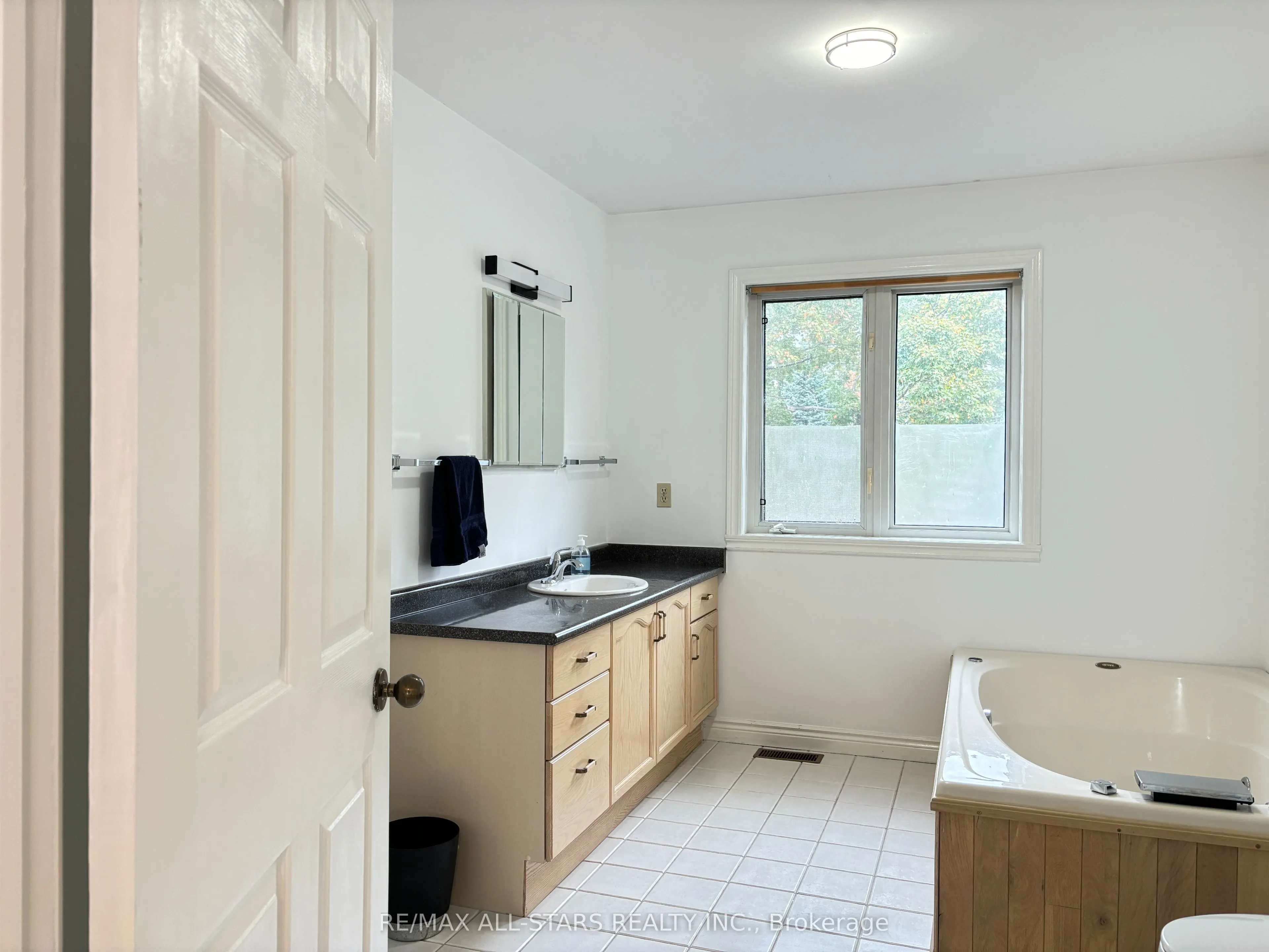 2999 Lakeside Drive, #Upper Level