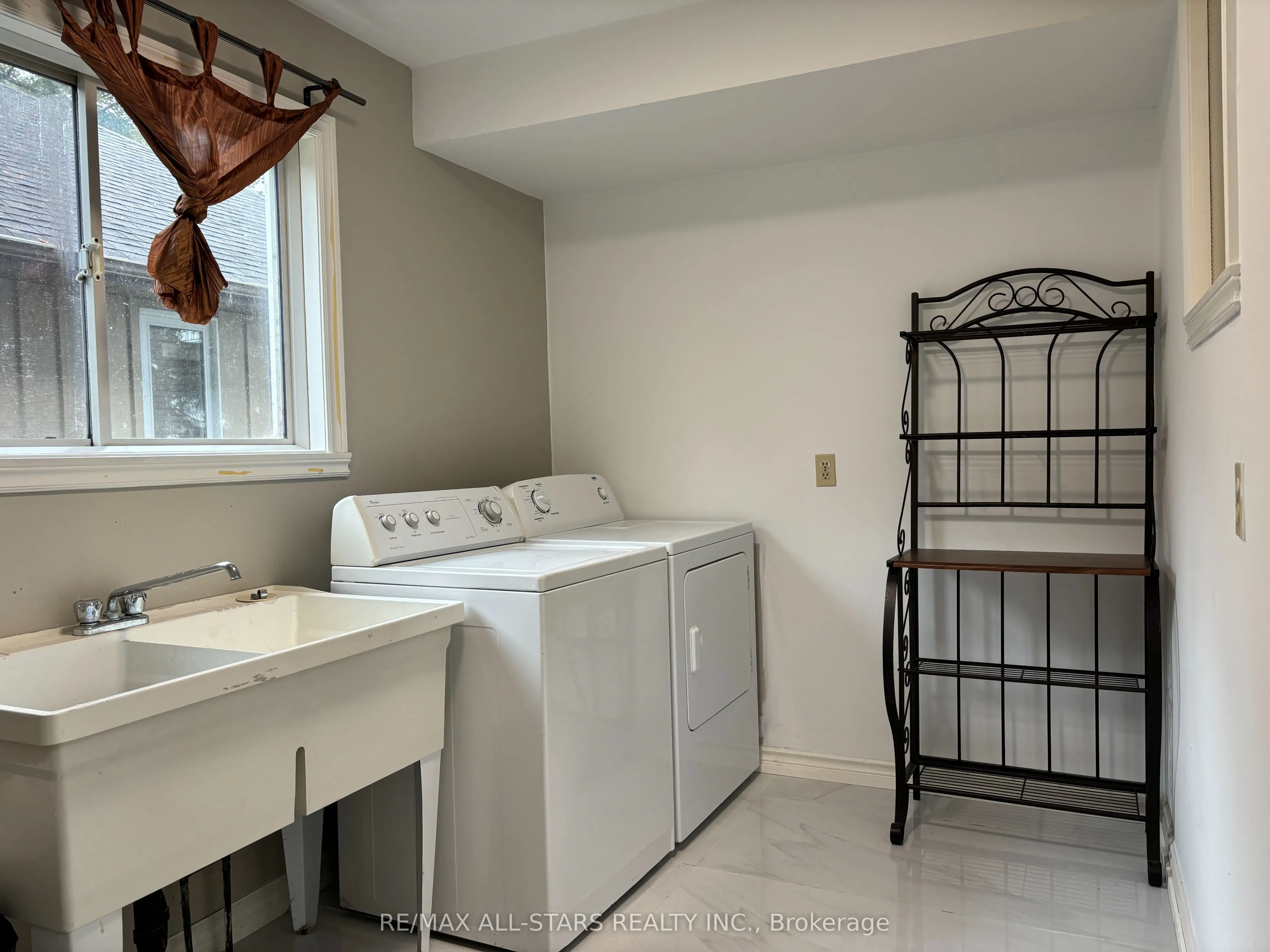 2999 Lakeside Drive, #Upper Level