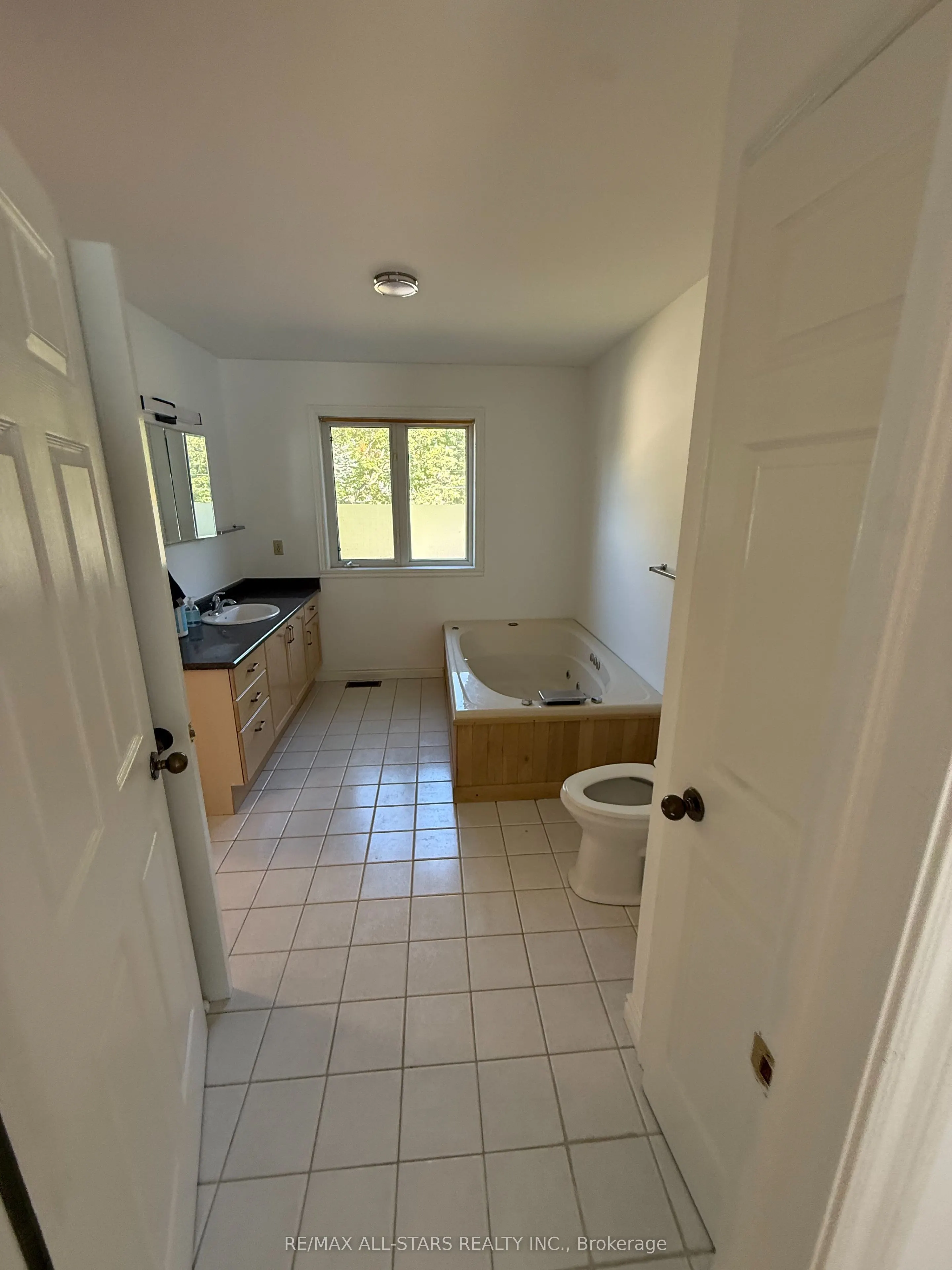 2999 Lakeside Drive, #Upper Level