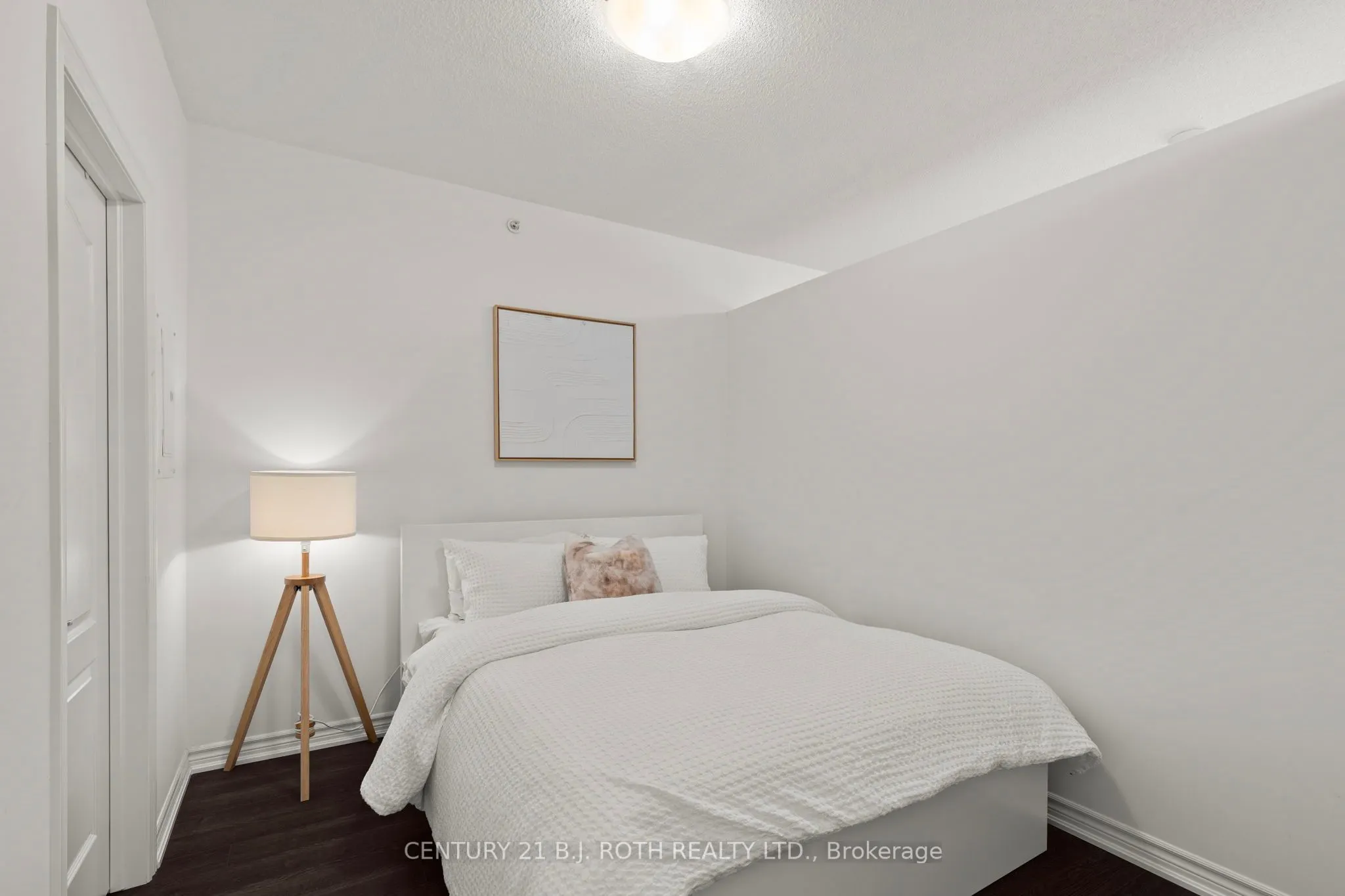 40 FERNDALE Drive S, #204