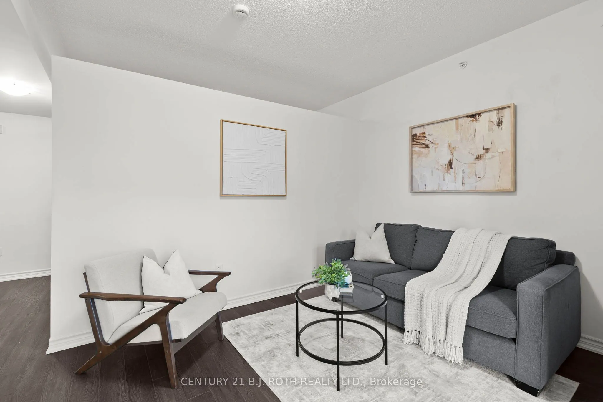 40 FERNDALE Drive S, #204