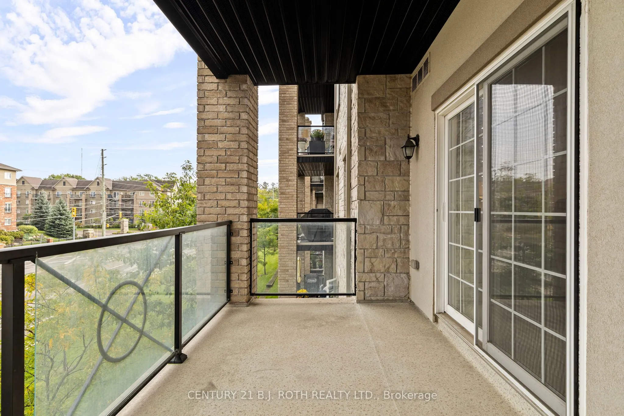 40 FERNDALE Drive S, #204