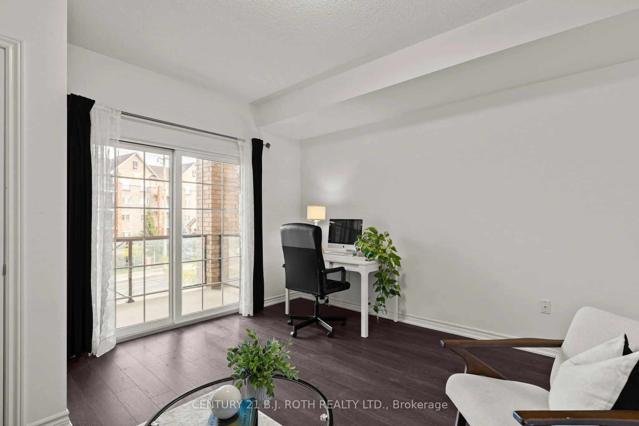40 FERNDALE Drive S, #204