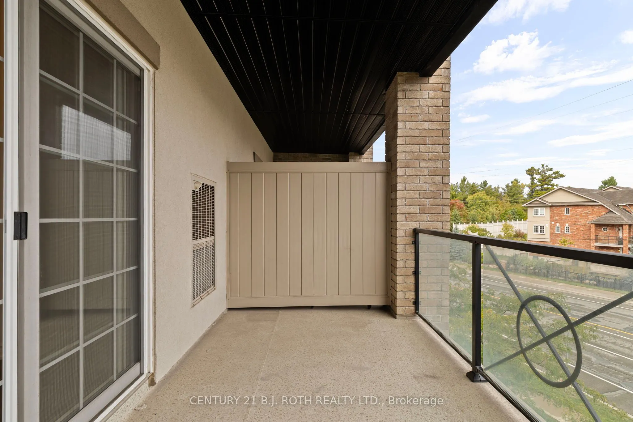 40 FERNDALE Drive S, #204