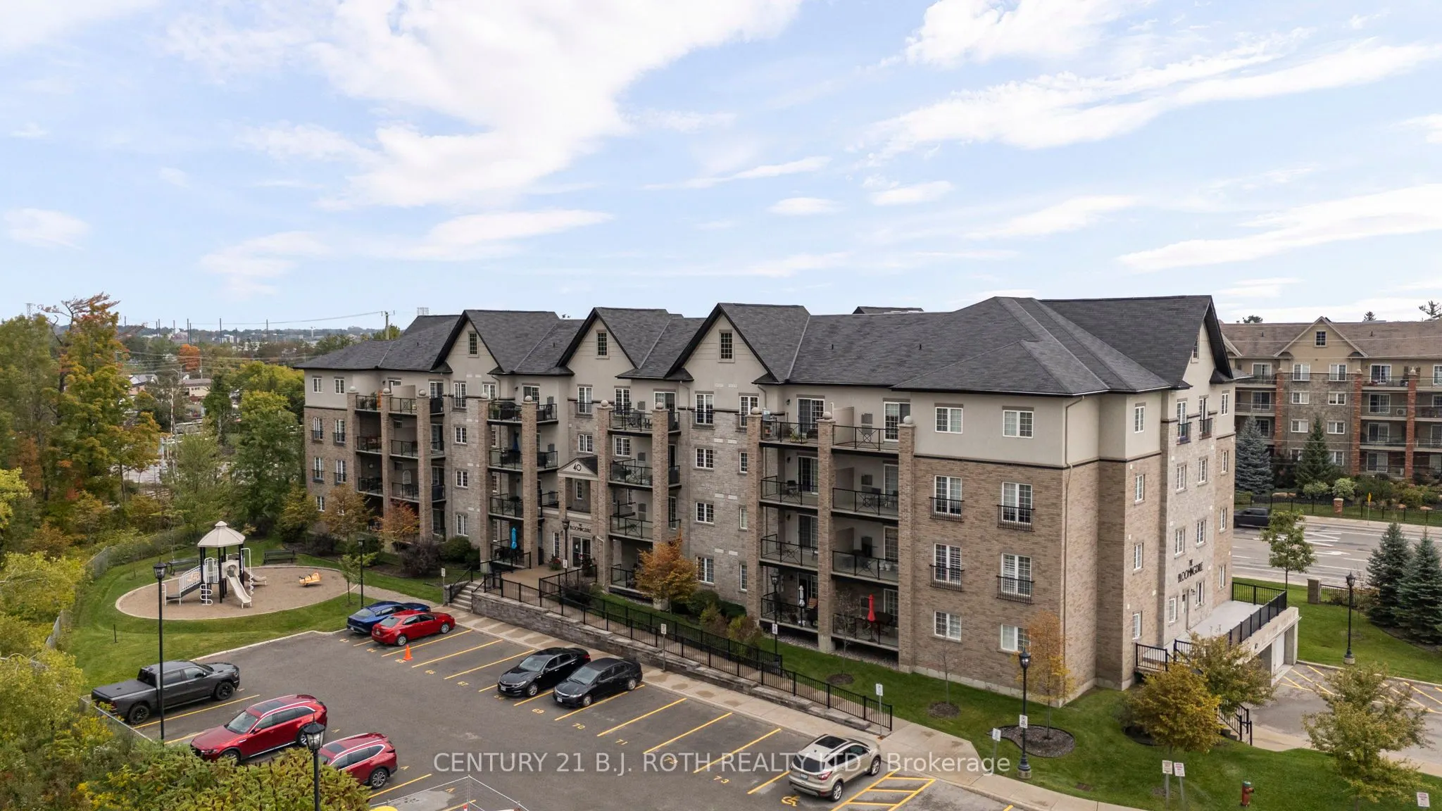 40 FERNDALE Drive S, #204