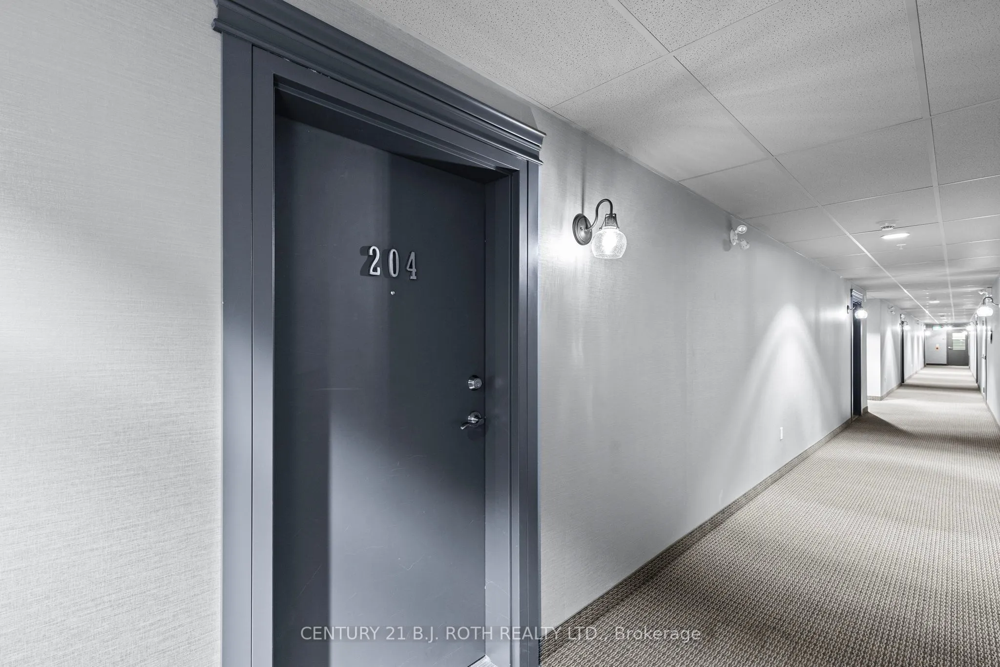 40 FERNDALE Drive S, #204