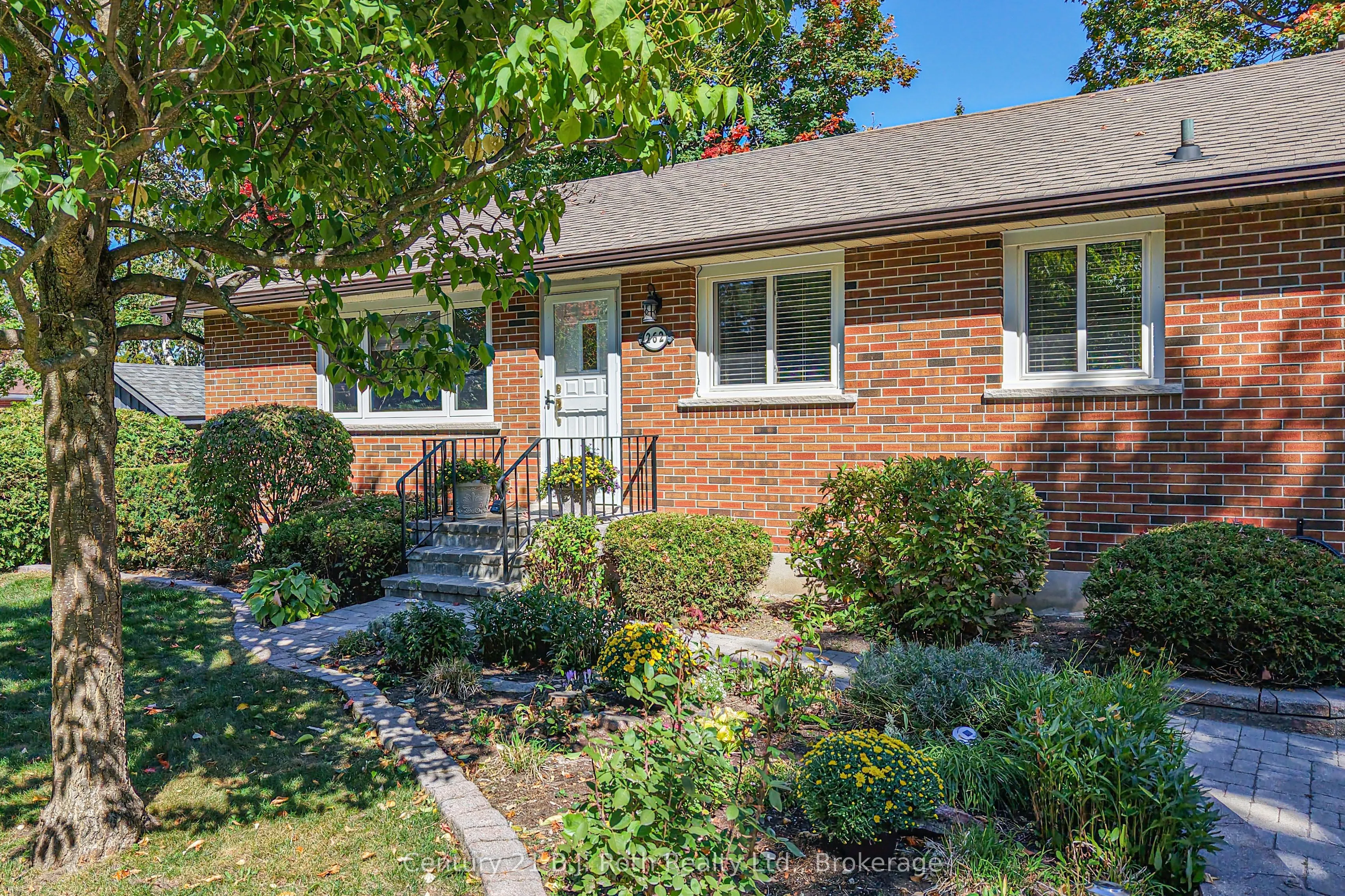 262 Lawrence Avenue