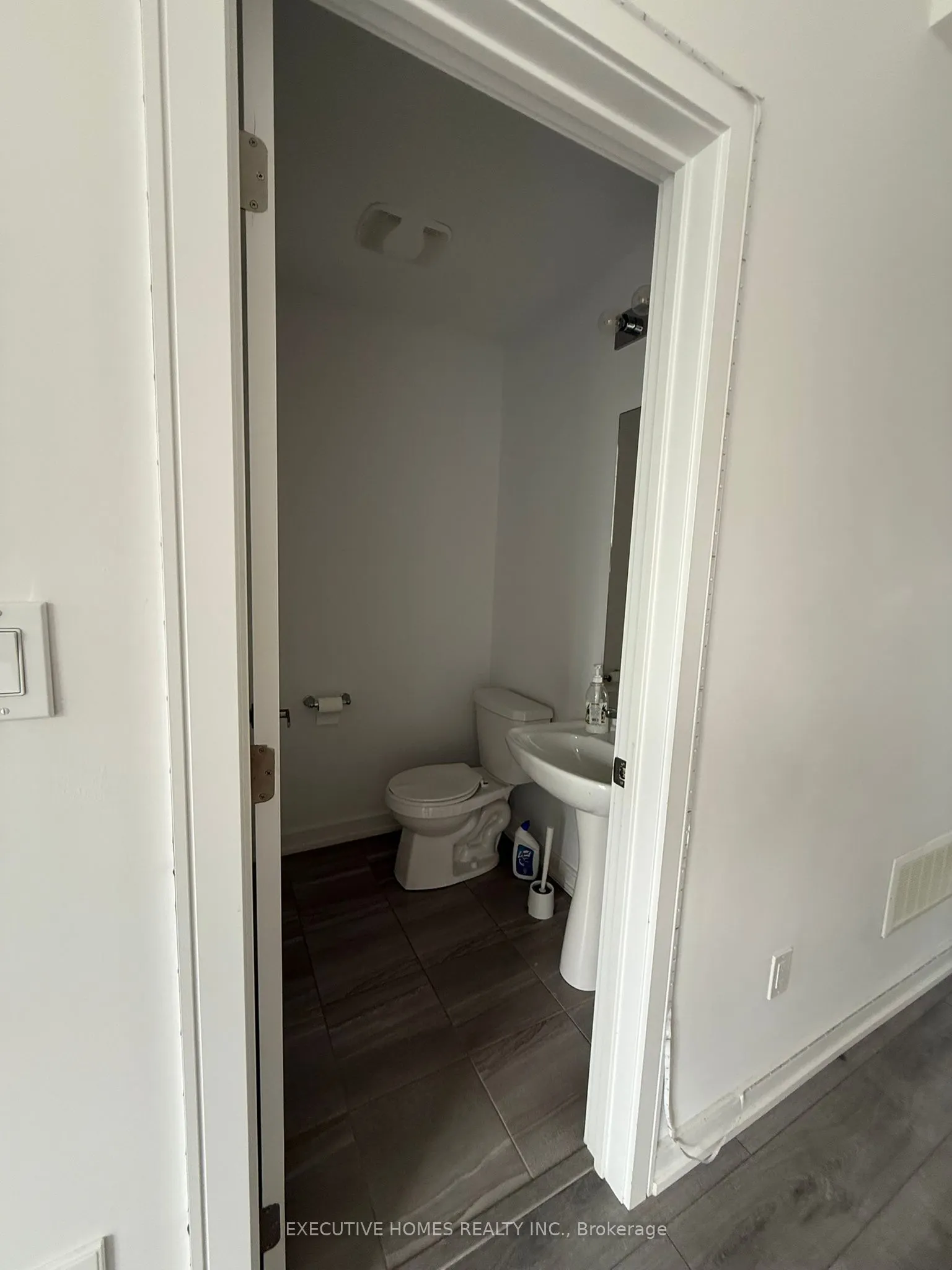 10 Blue Forest Crescent