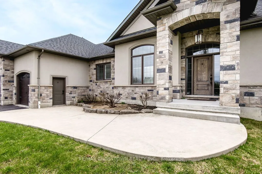25 MENNILL Drive