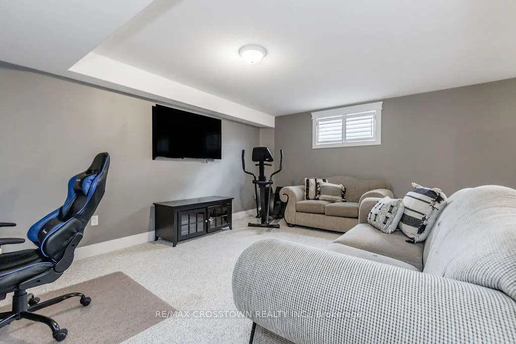 25 MENNILL Drive