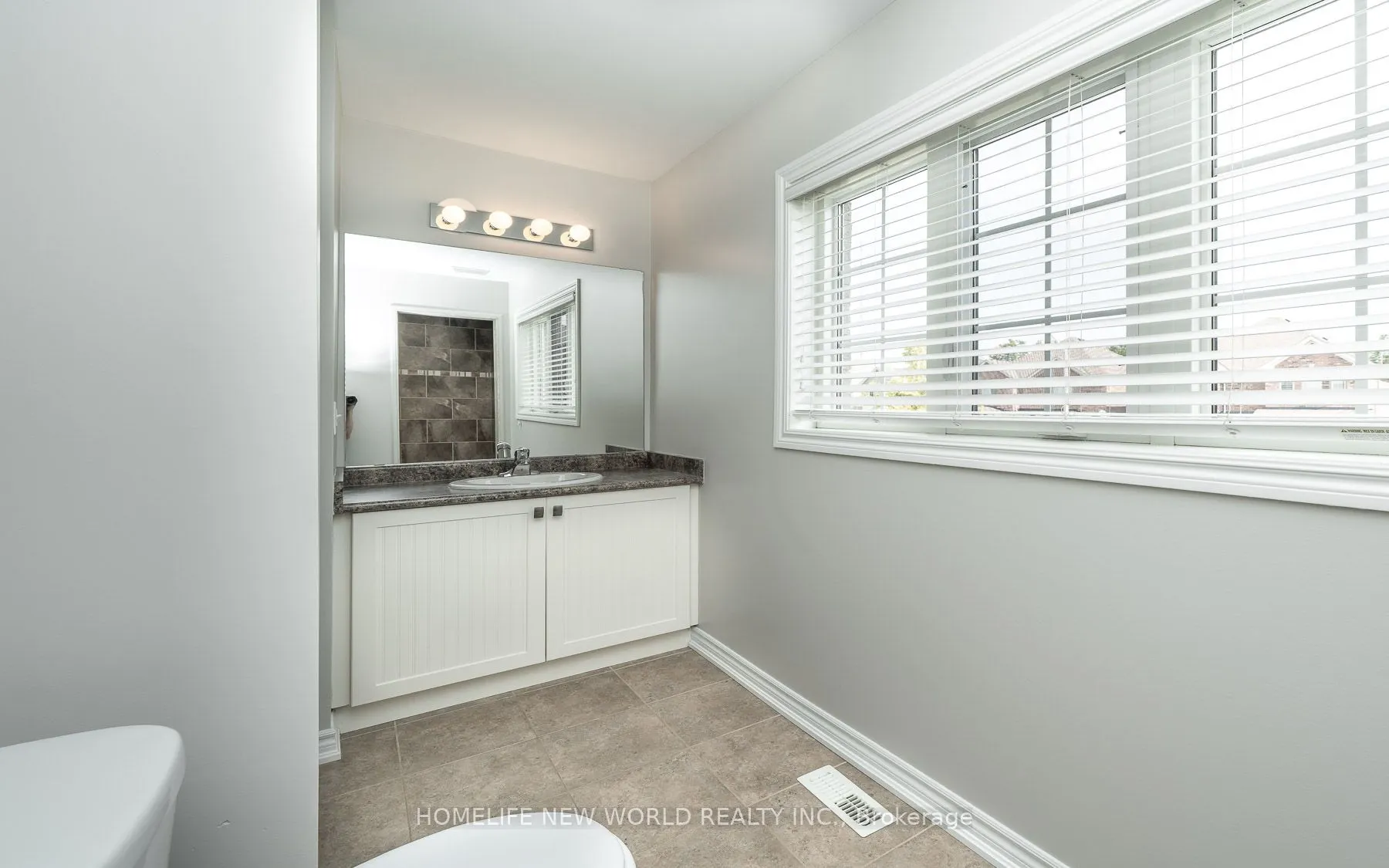 81 White Crescent