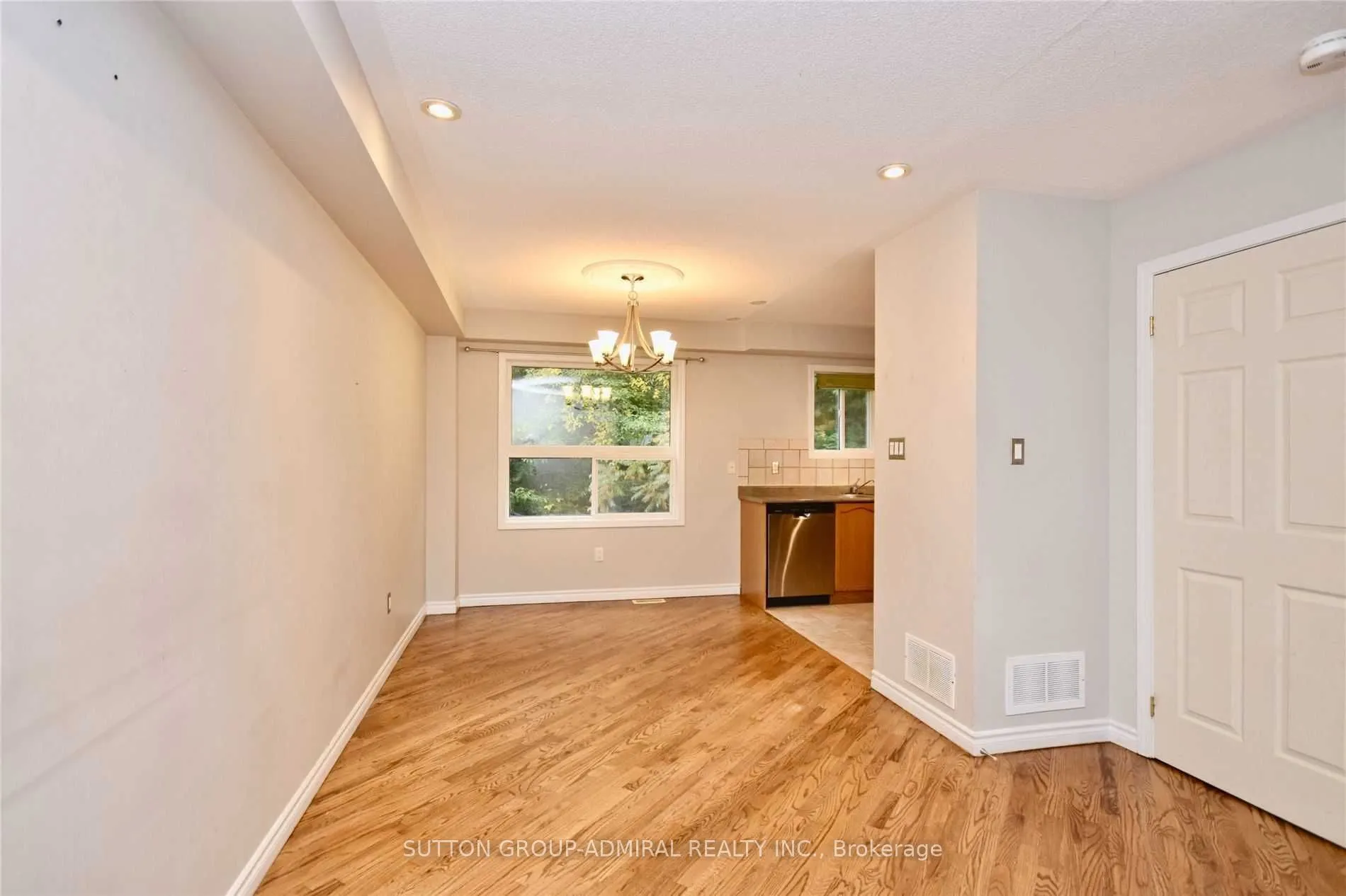 70 Hawthorne Crescent, #Upper