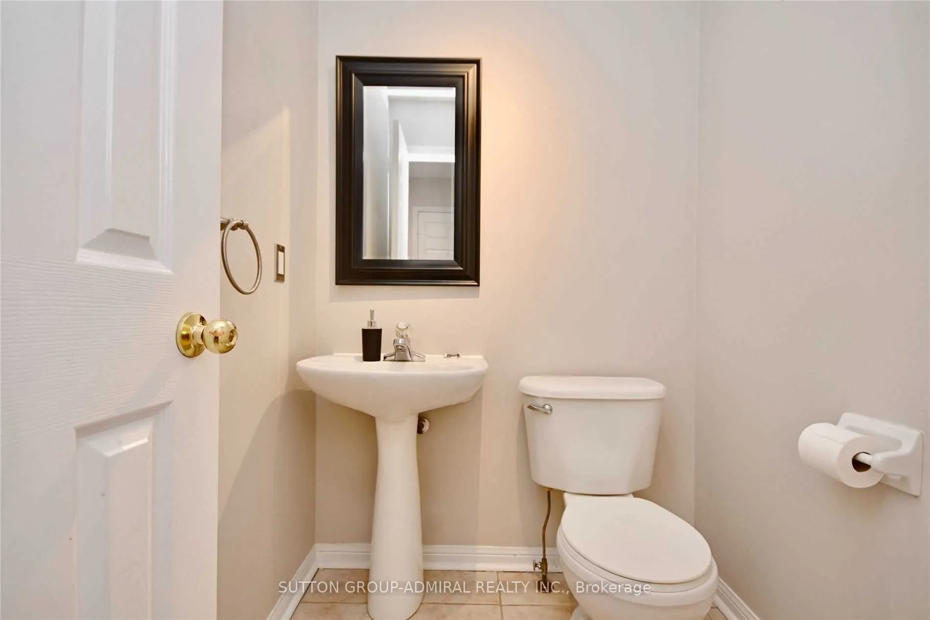 70 Hawthorne Crescent, #Upper