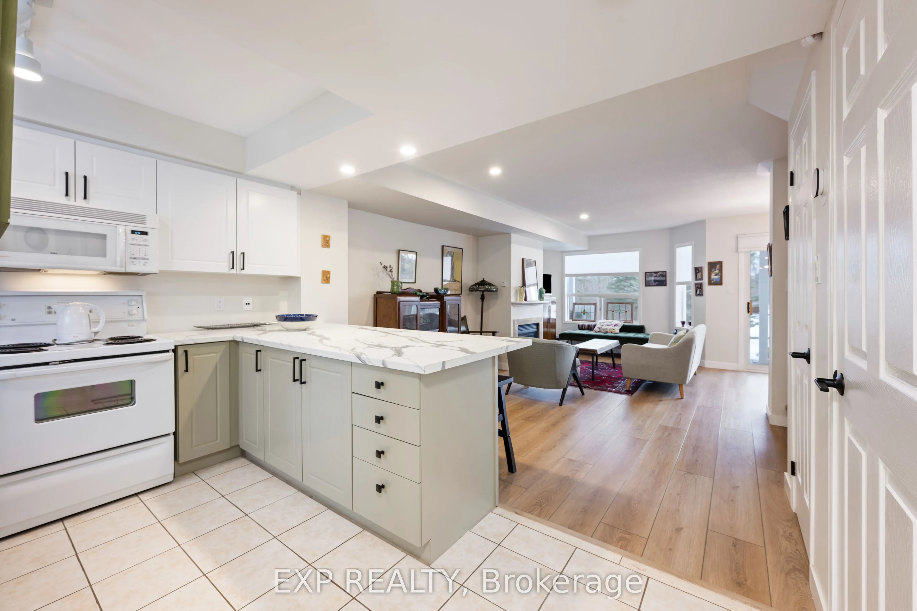 22 Cranberry Surf, #Call LBO
