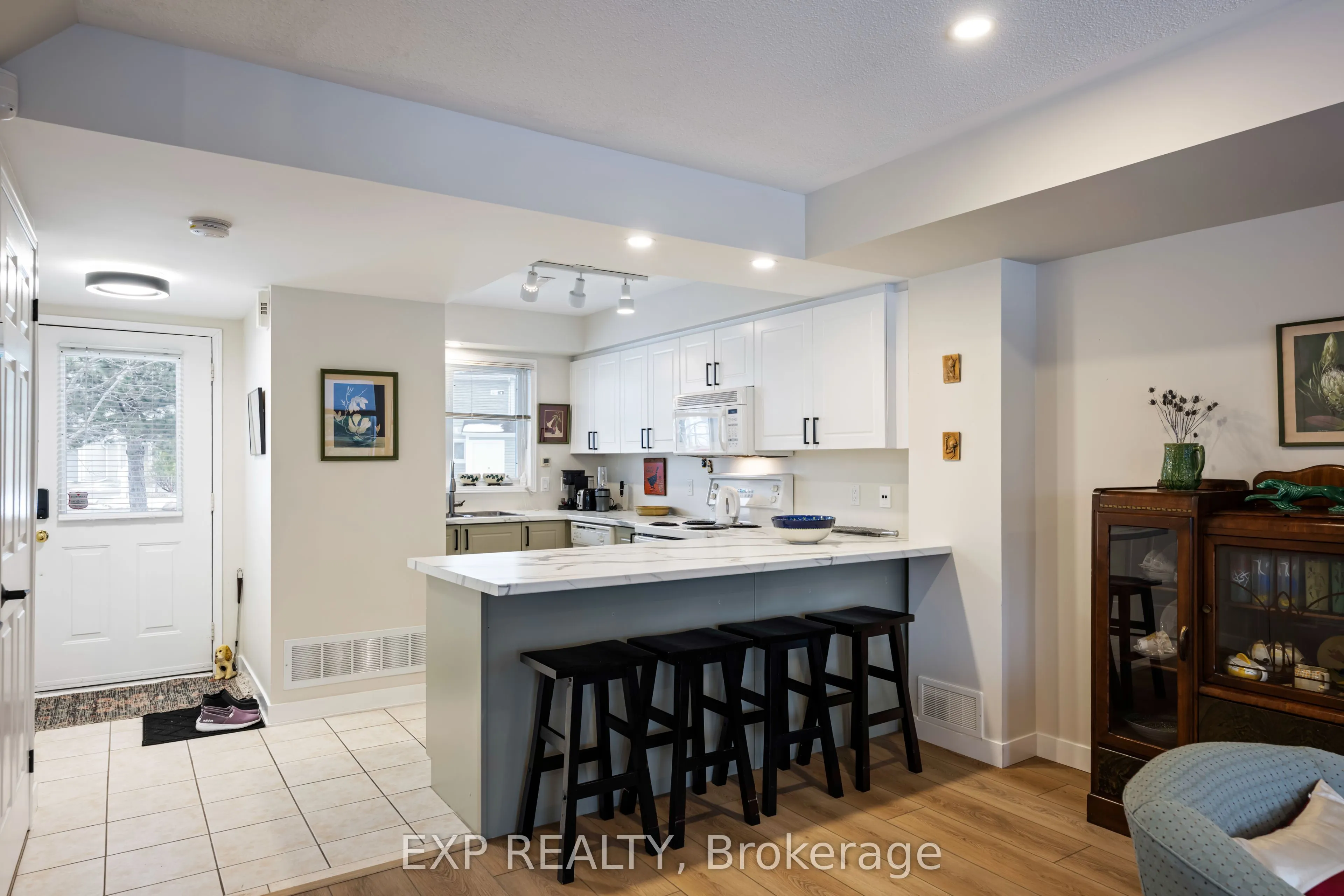 22 Cranberry Surf, #Call LBO