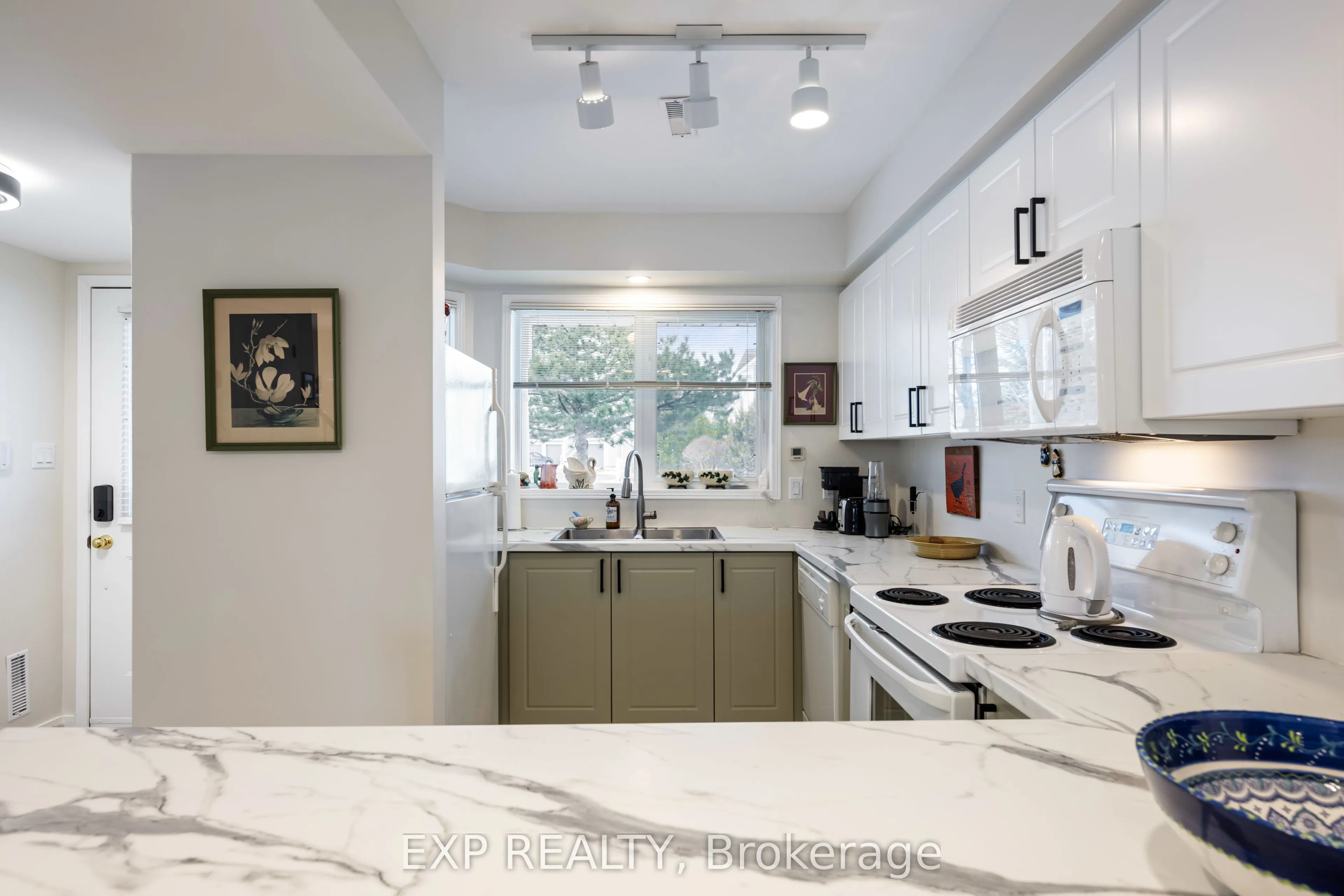 22 Cranberry Surf, #Call LBO