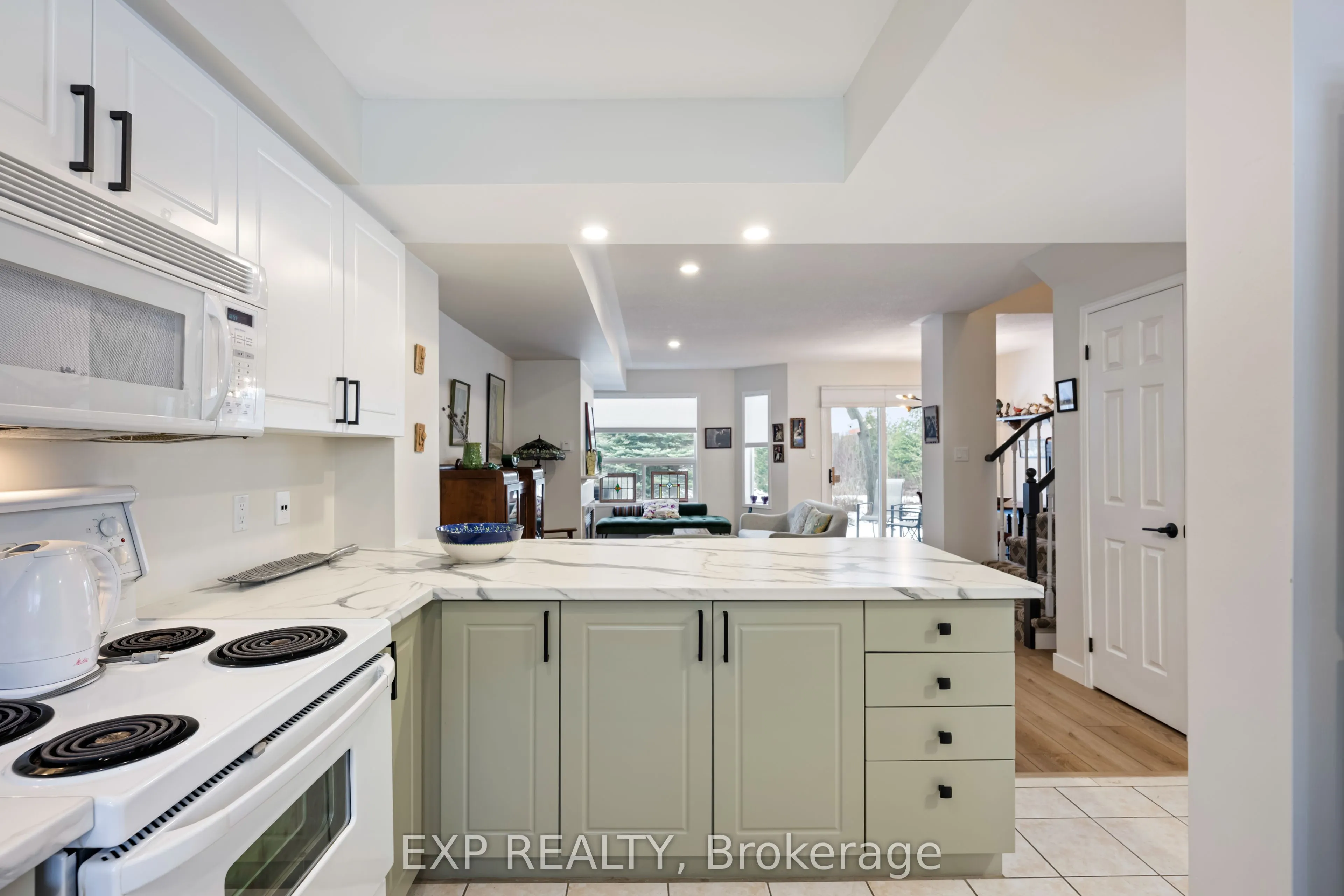 22 Cranberry Surf, #Call LBO