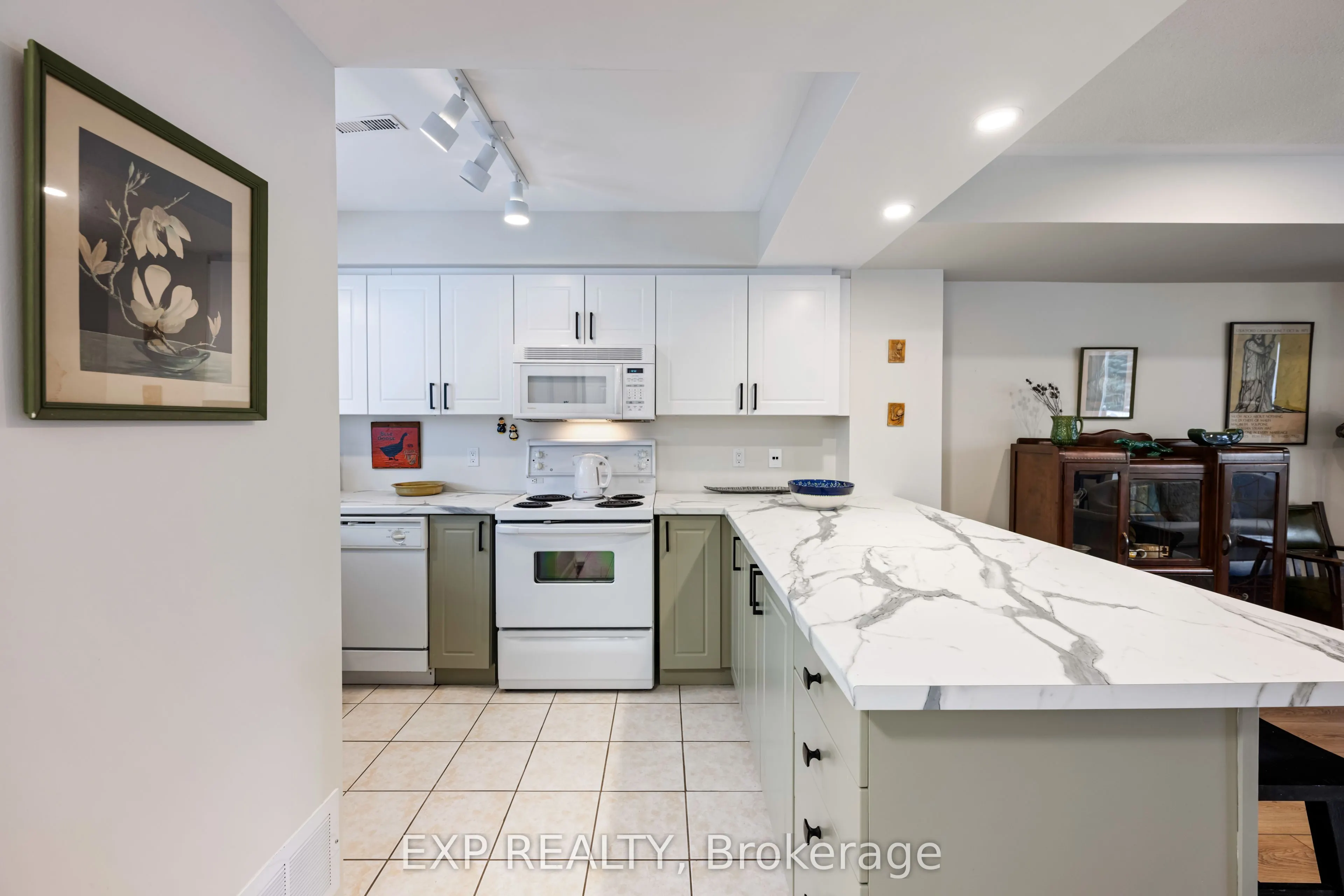22 Cranberry Surf, #Call LBO