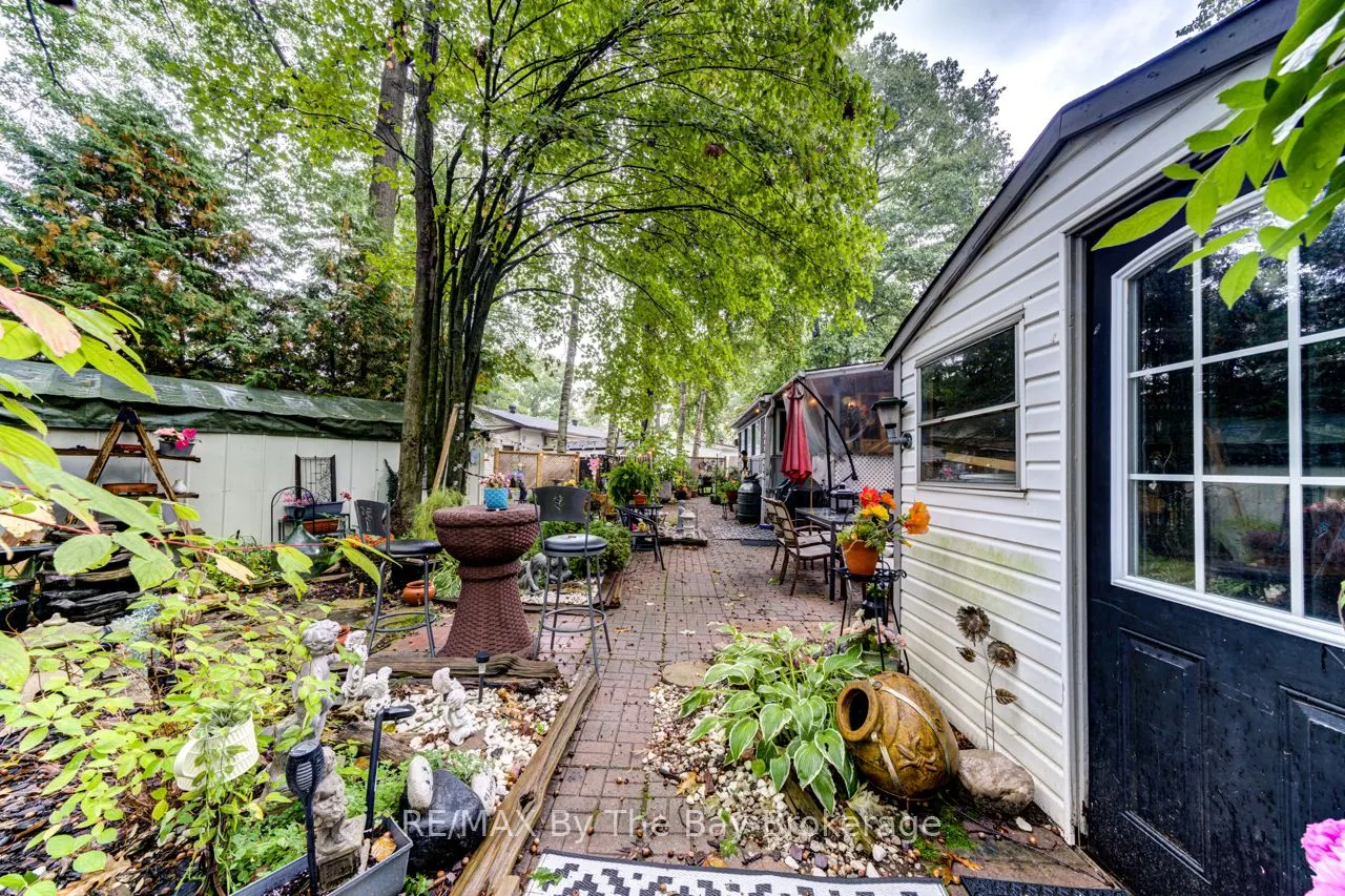 9 ALLEN Drive N