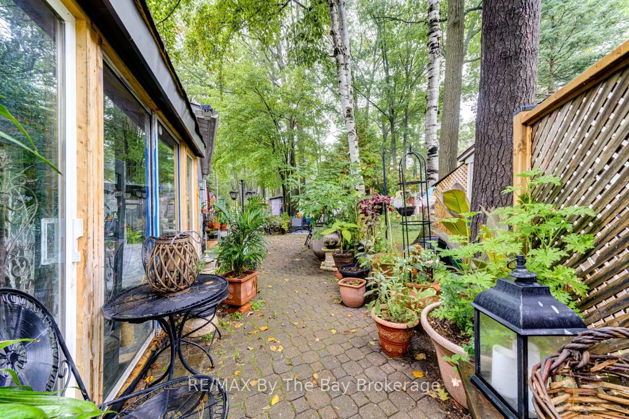 9 ALLEN Drive N
