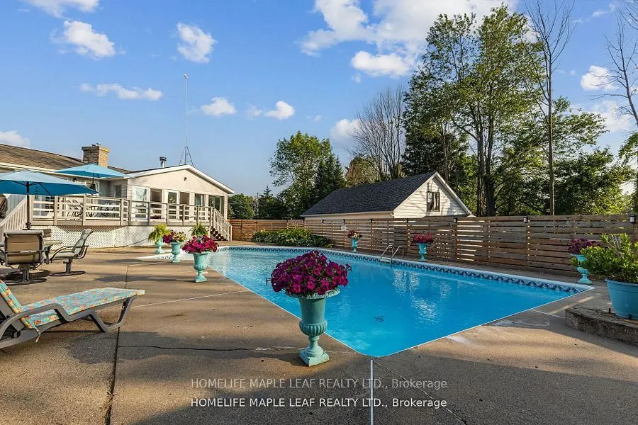 560 Concession 15 Road W