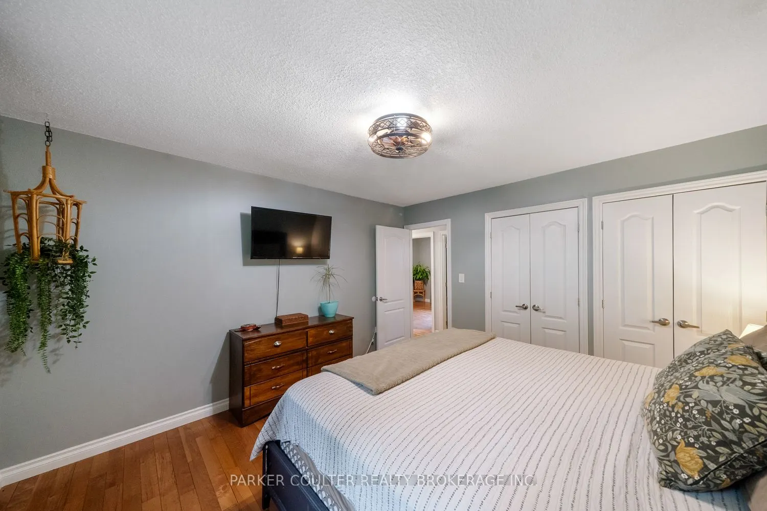 15 Mundy Avenue