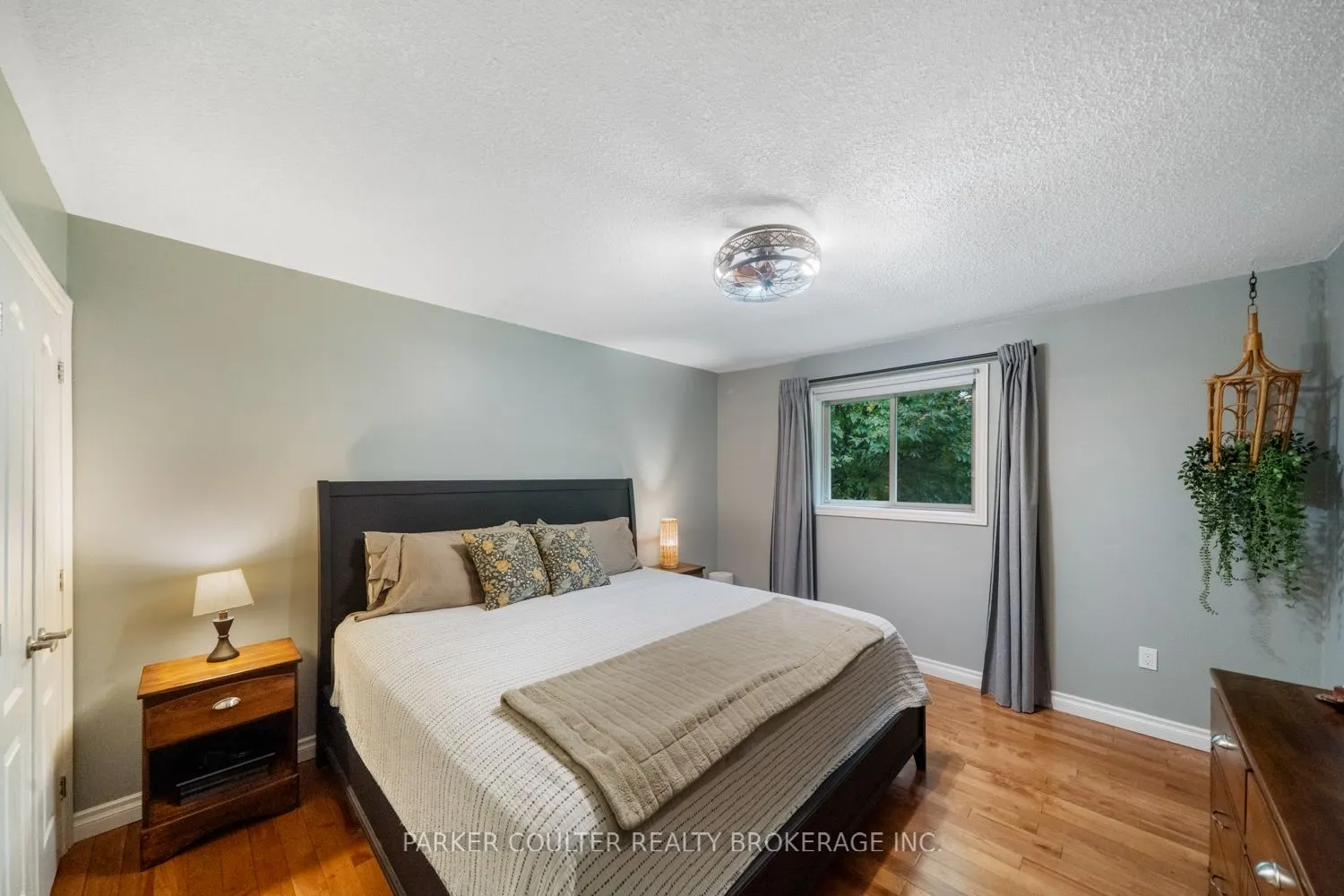 15 Mundy Avenue