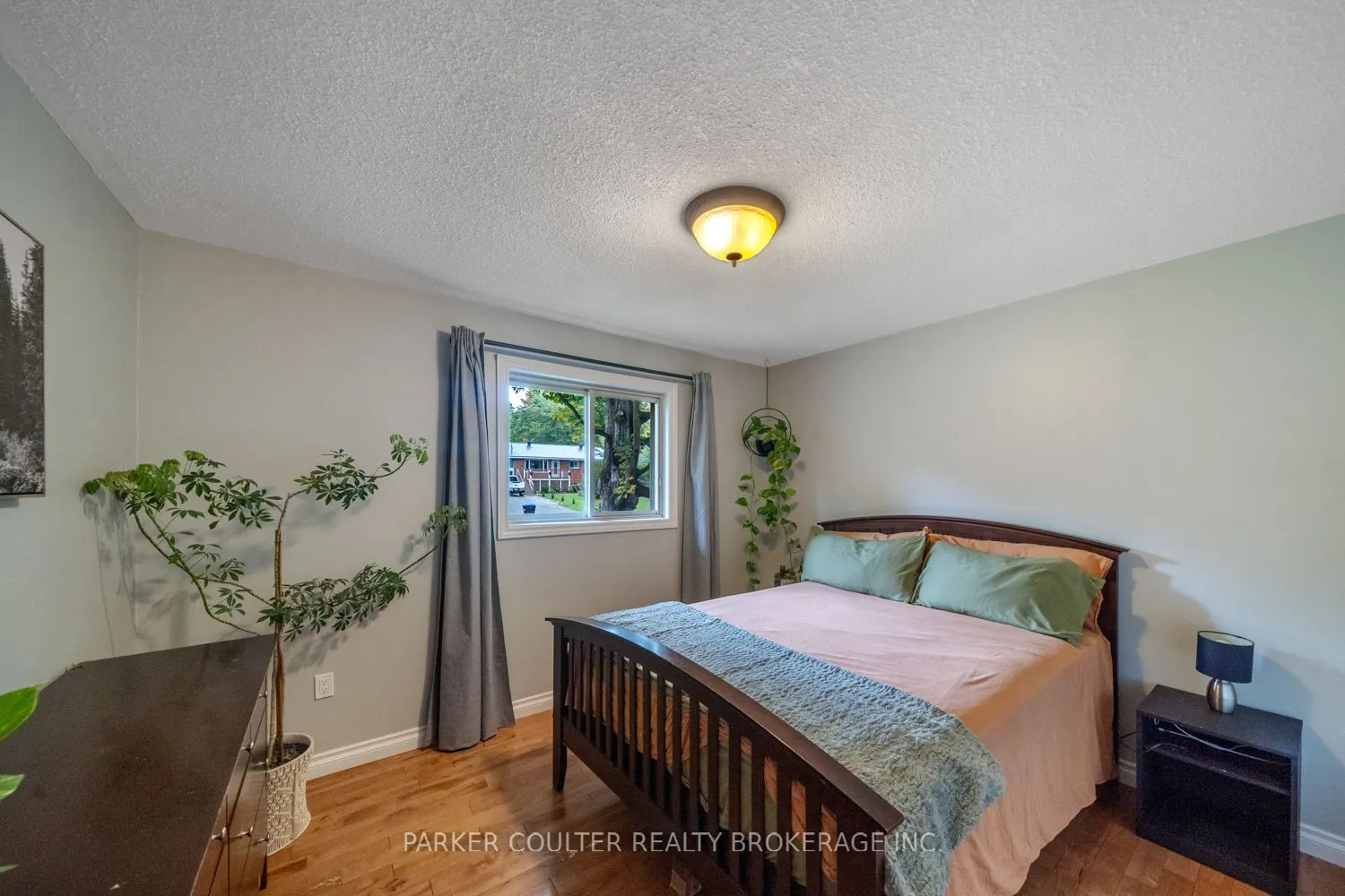 15 Mundy Avenue