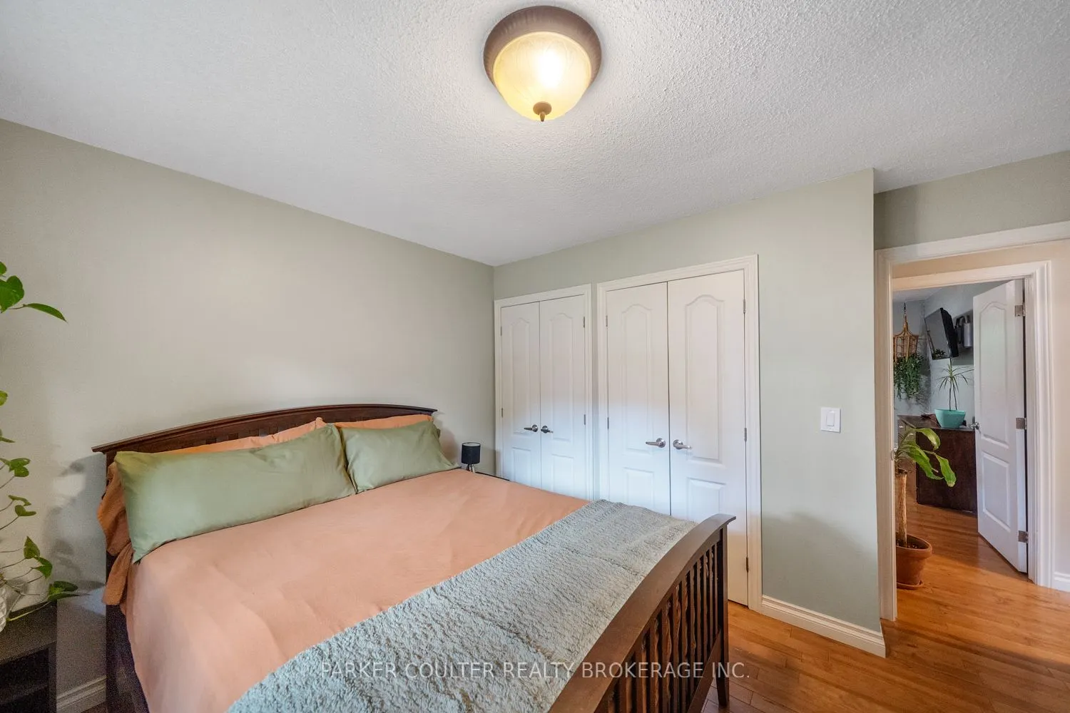 15 Mundy Avenue