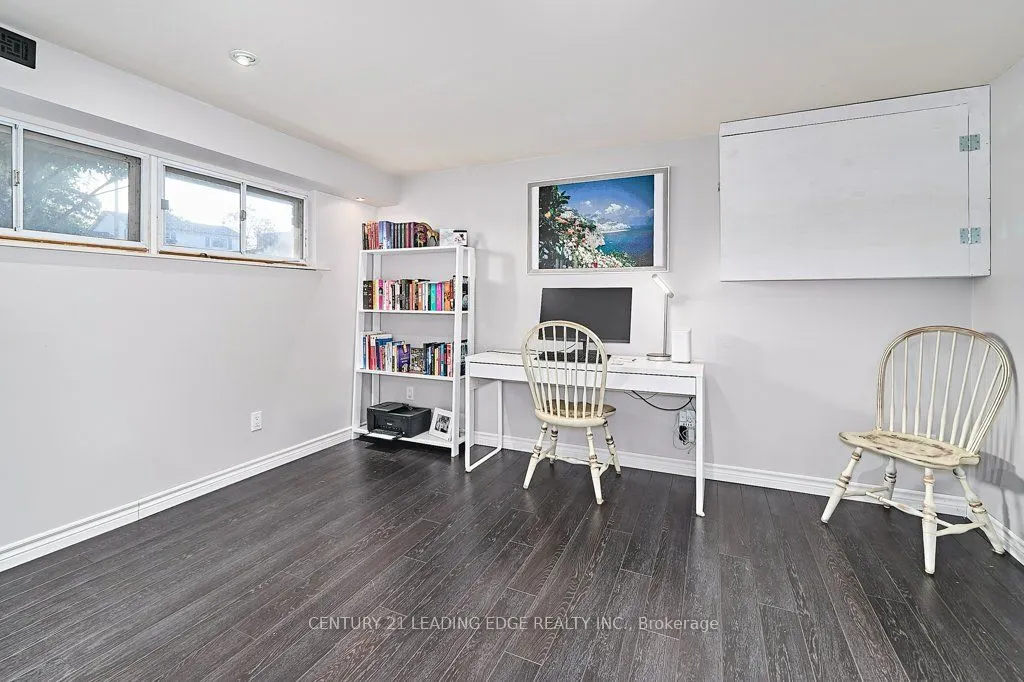 25 Eileen Drive