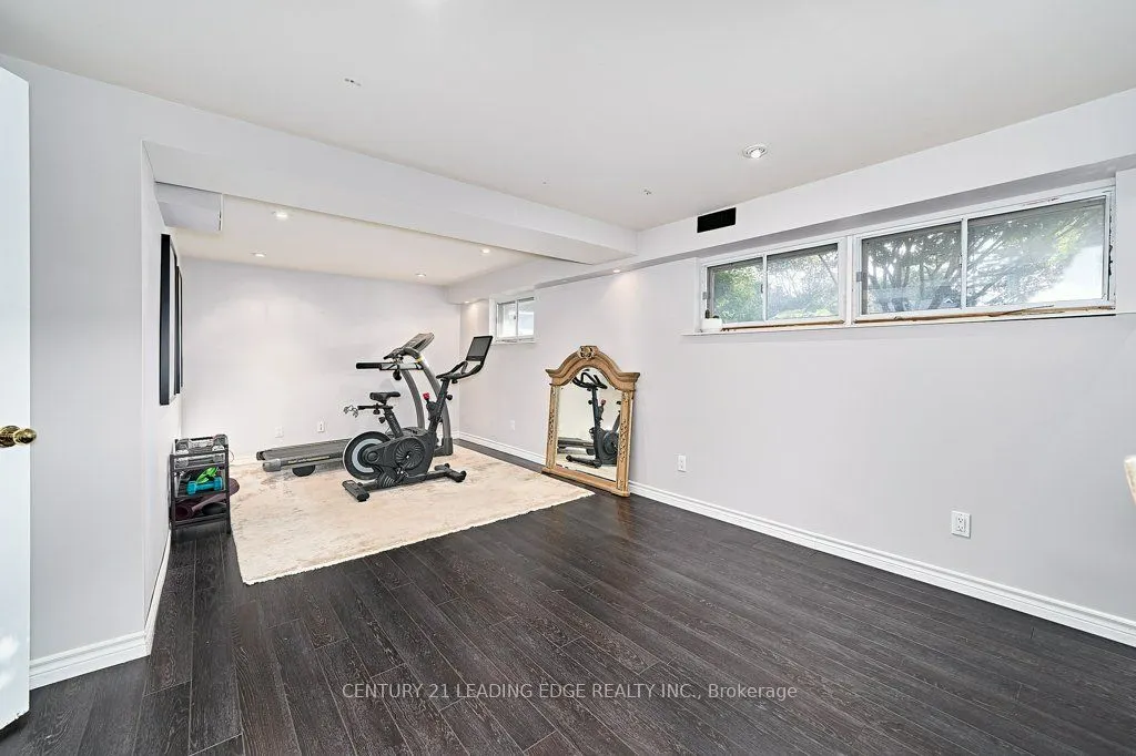 25 Eileen Drive