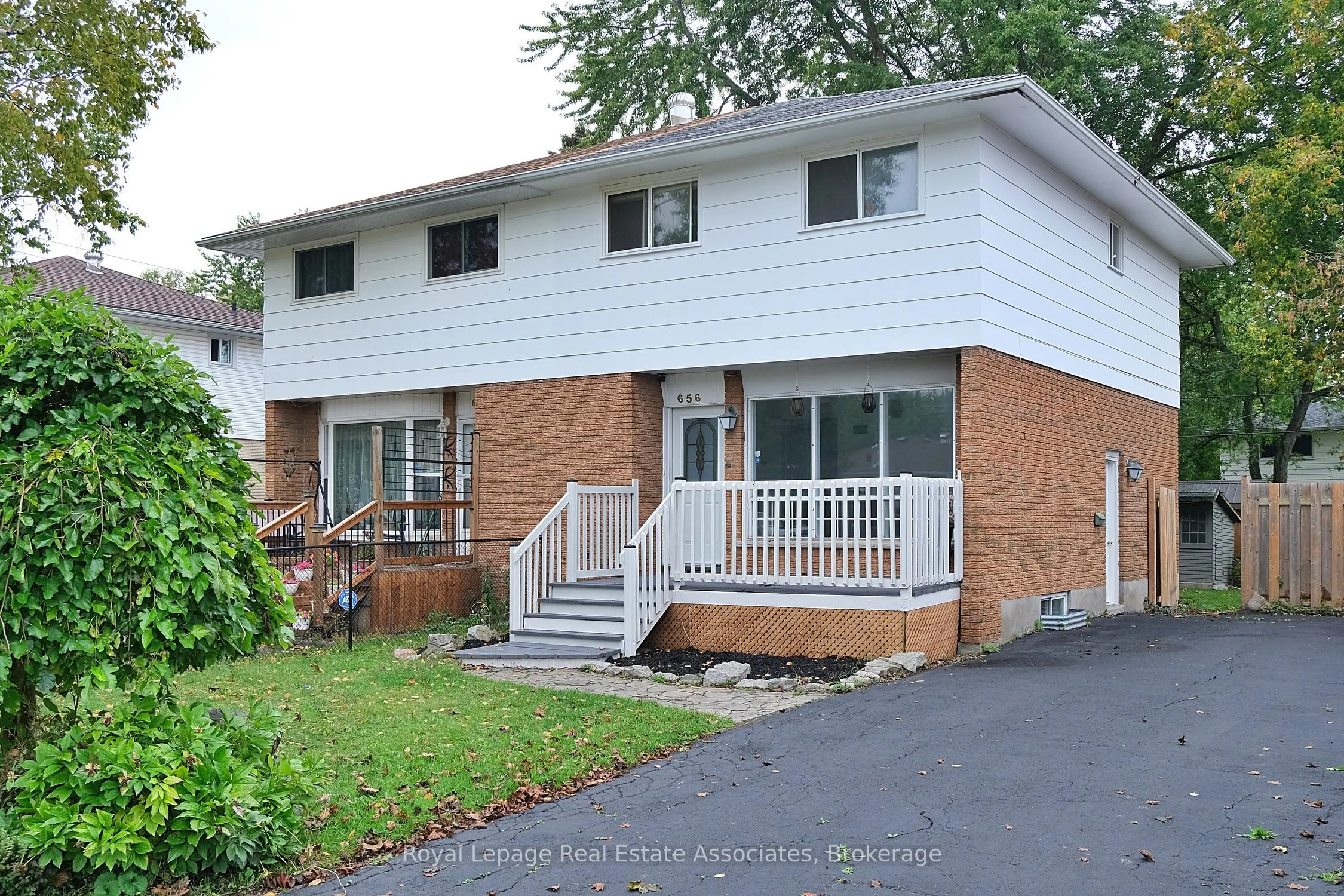 656 Oak Street