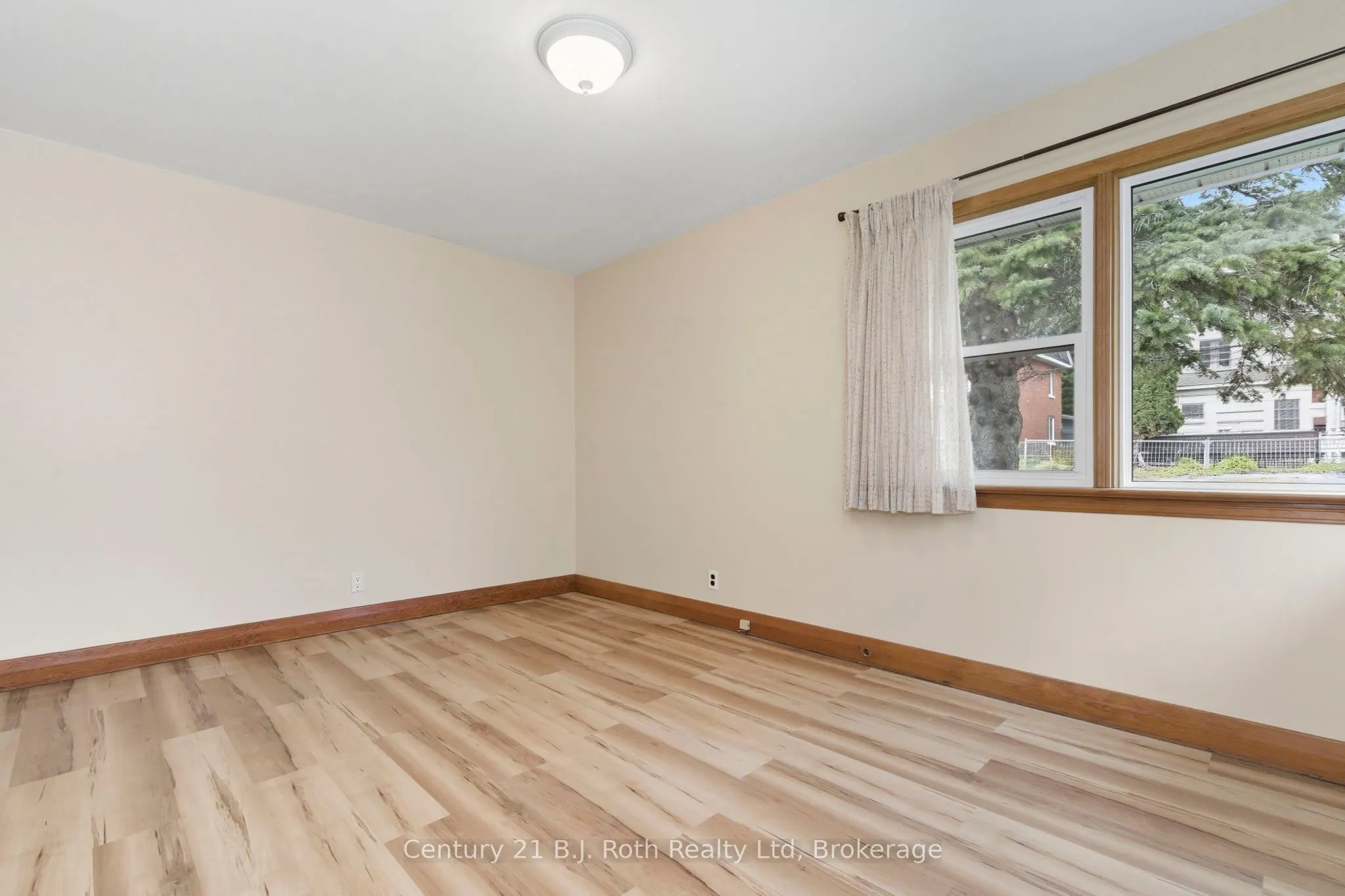 639 Yonge Street
