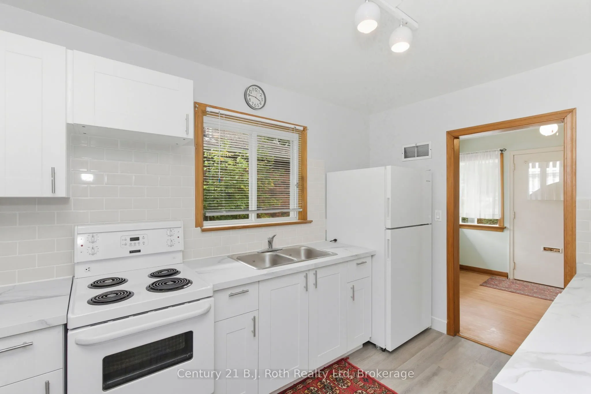 639 Yonge Street