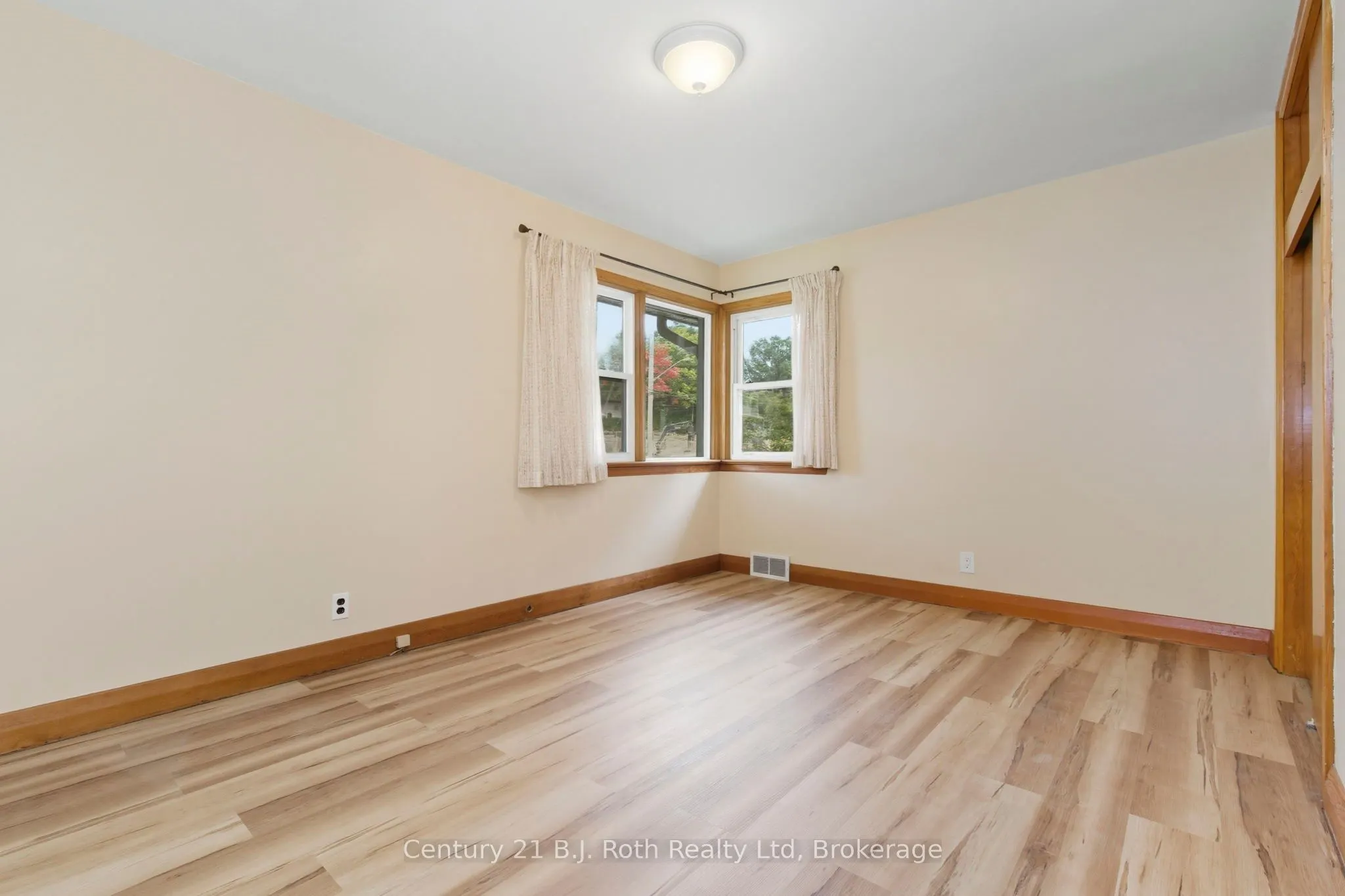 639 Yonge Street