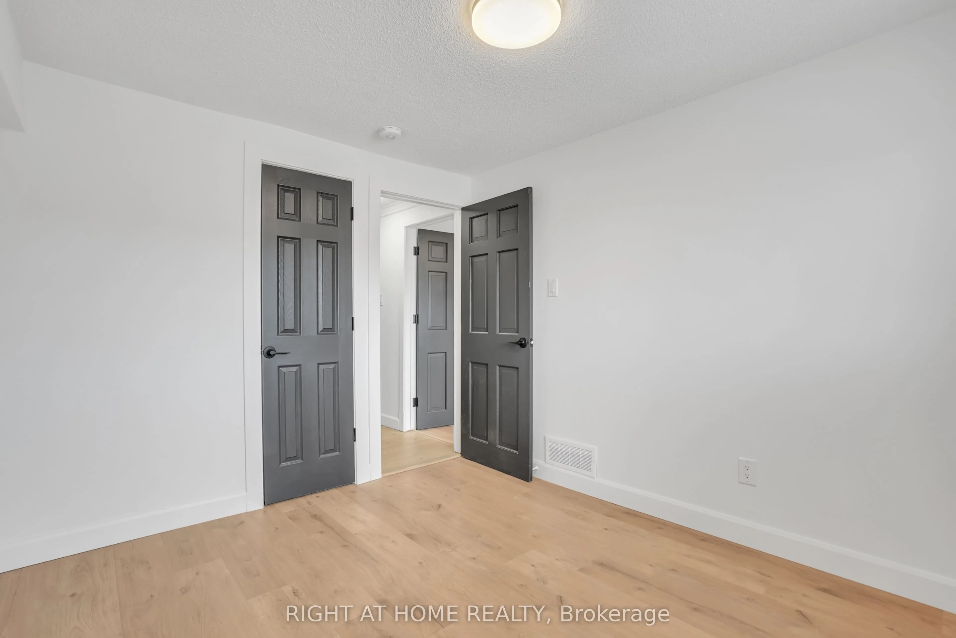 192 Edgehill (Upper) Drive