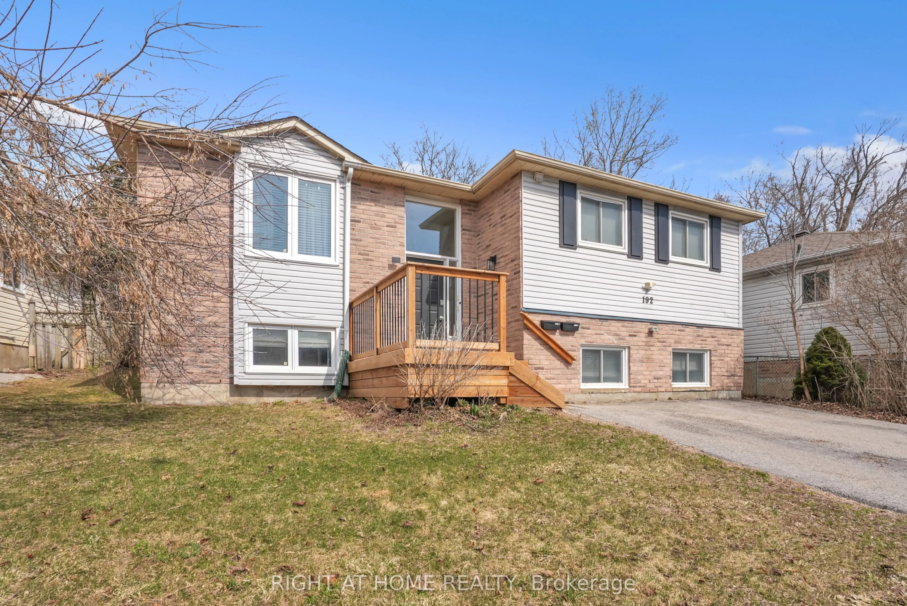 192 Edgehill (Upper) Drive