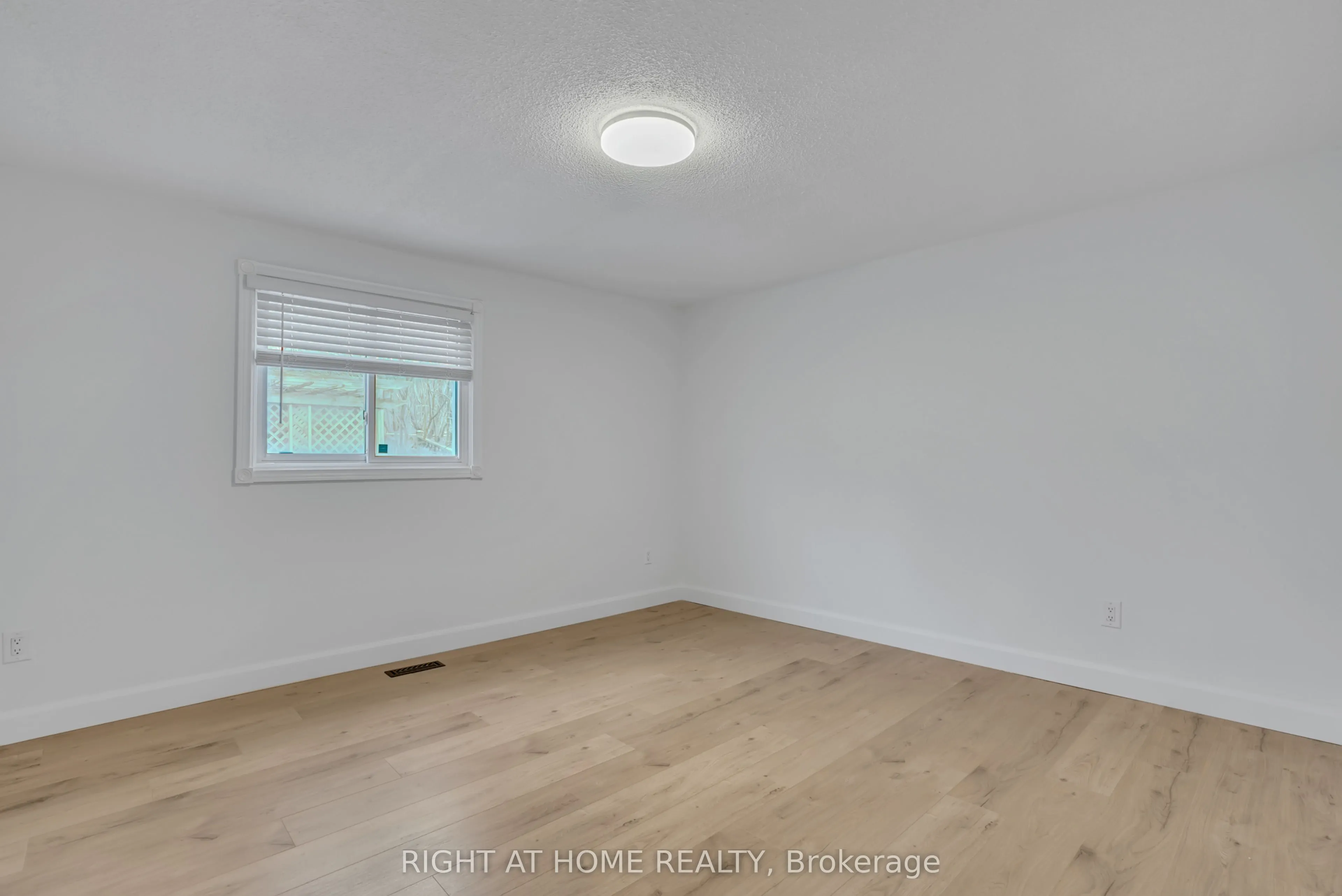 192 Edgehill (Upper) Drive