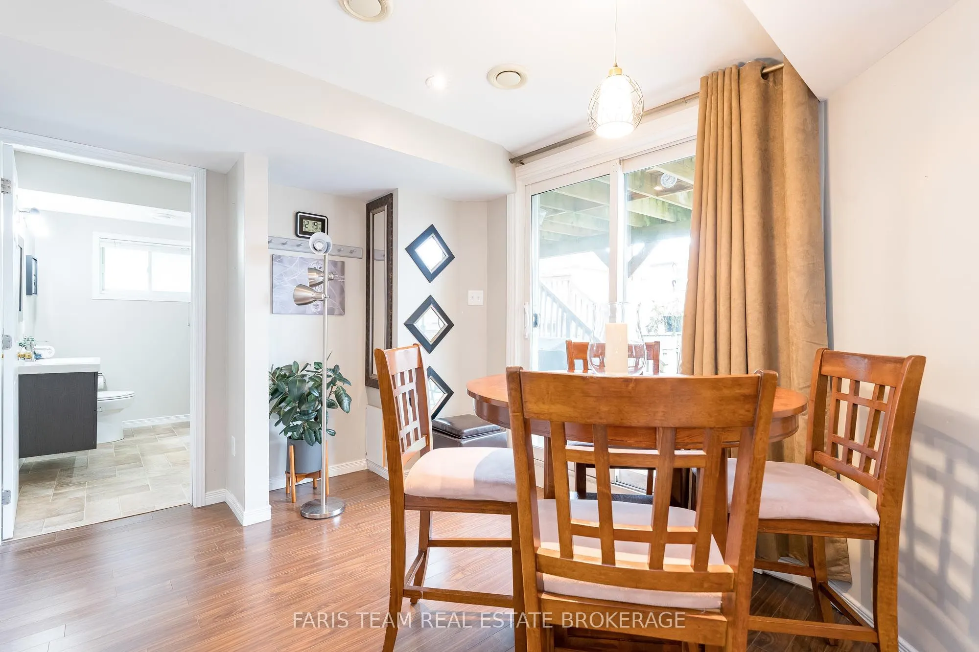 7 Round Leaf Court