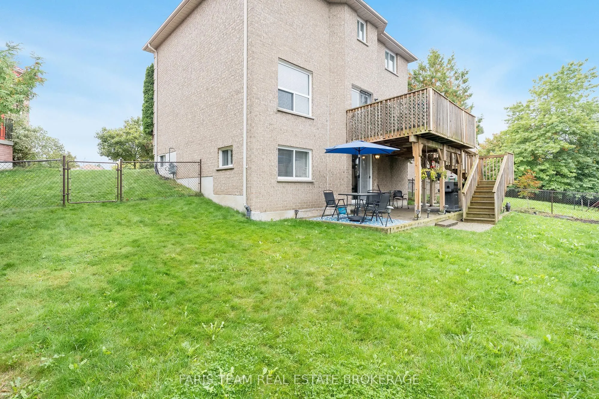 7 Round Leaf Court