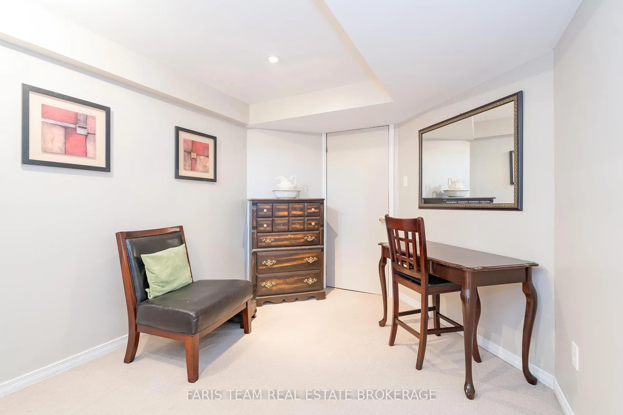 7 Round Leaf Court
