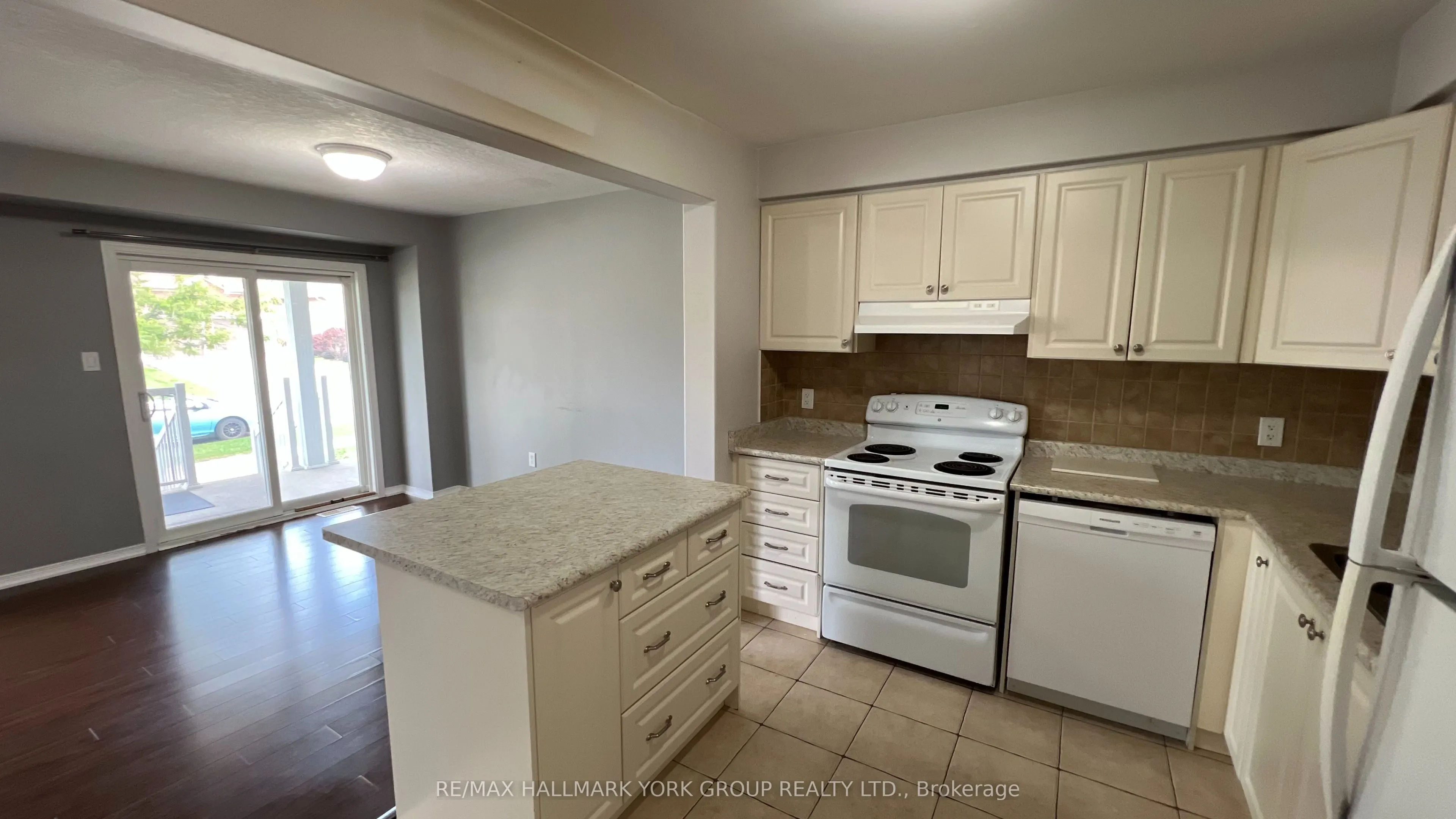 75 Prince William Way, #9