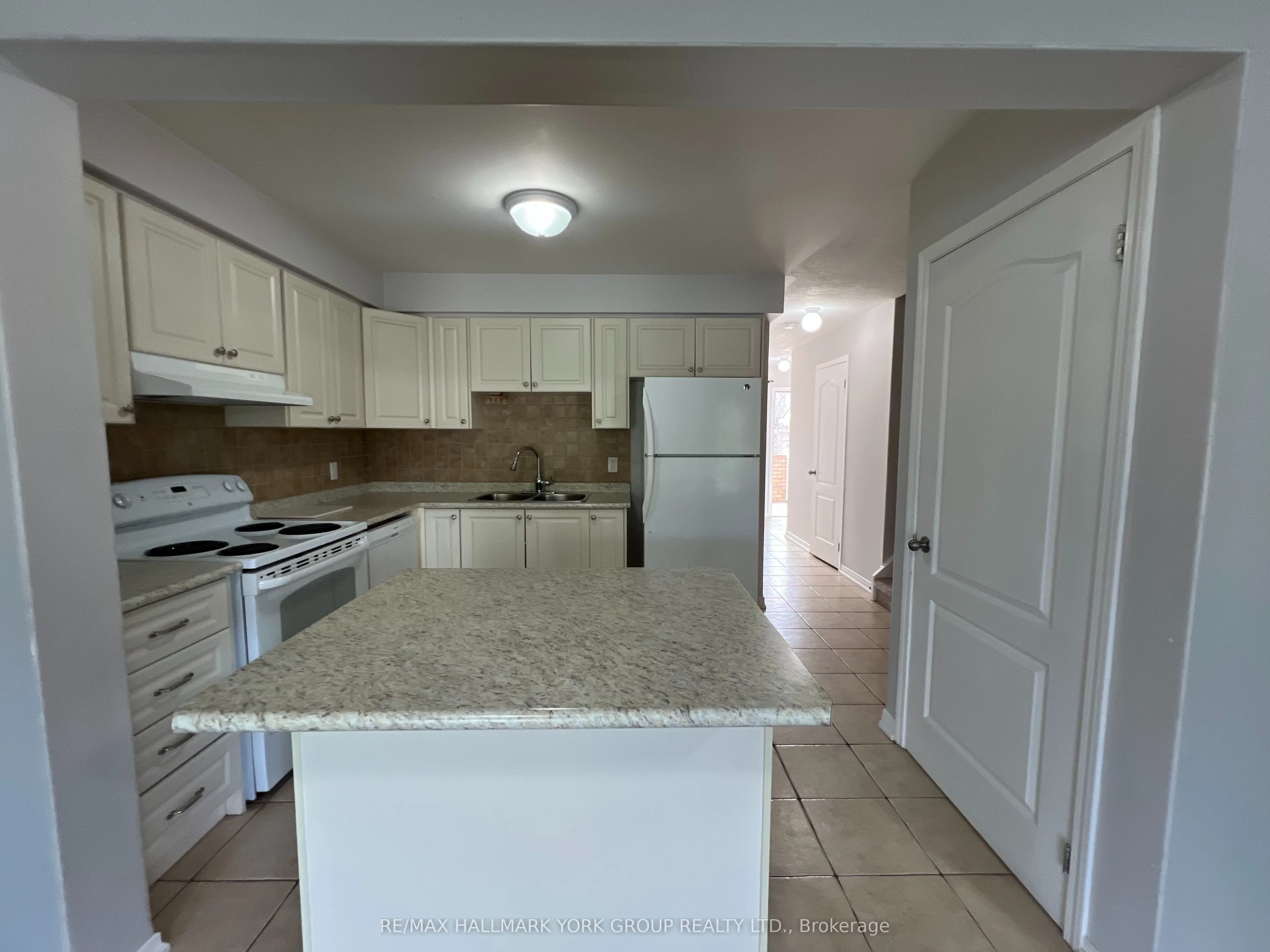 75 Prince William Way, #9