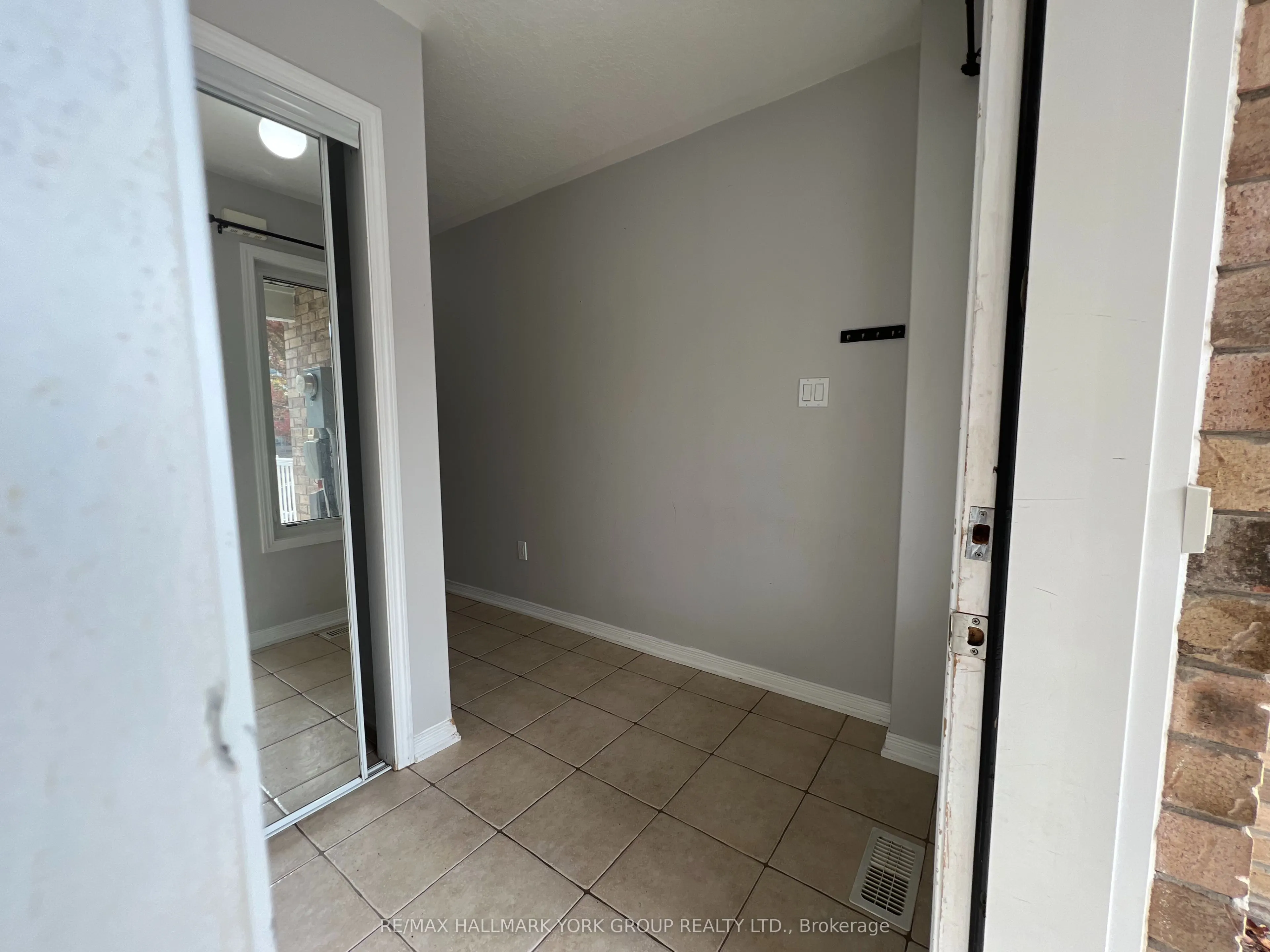 75 Prince William Way, #9
