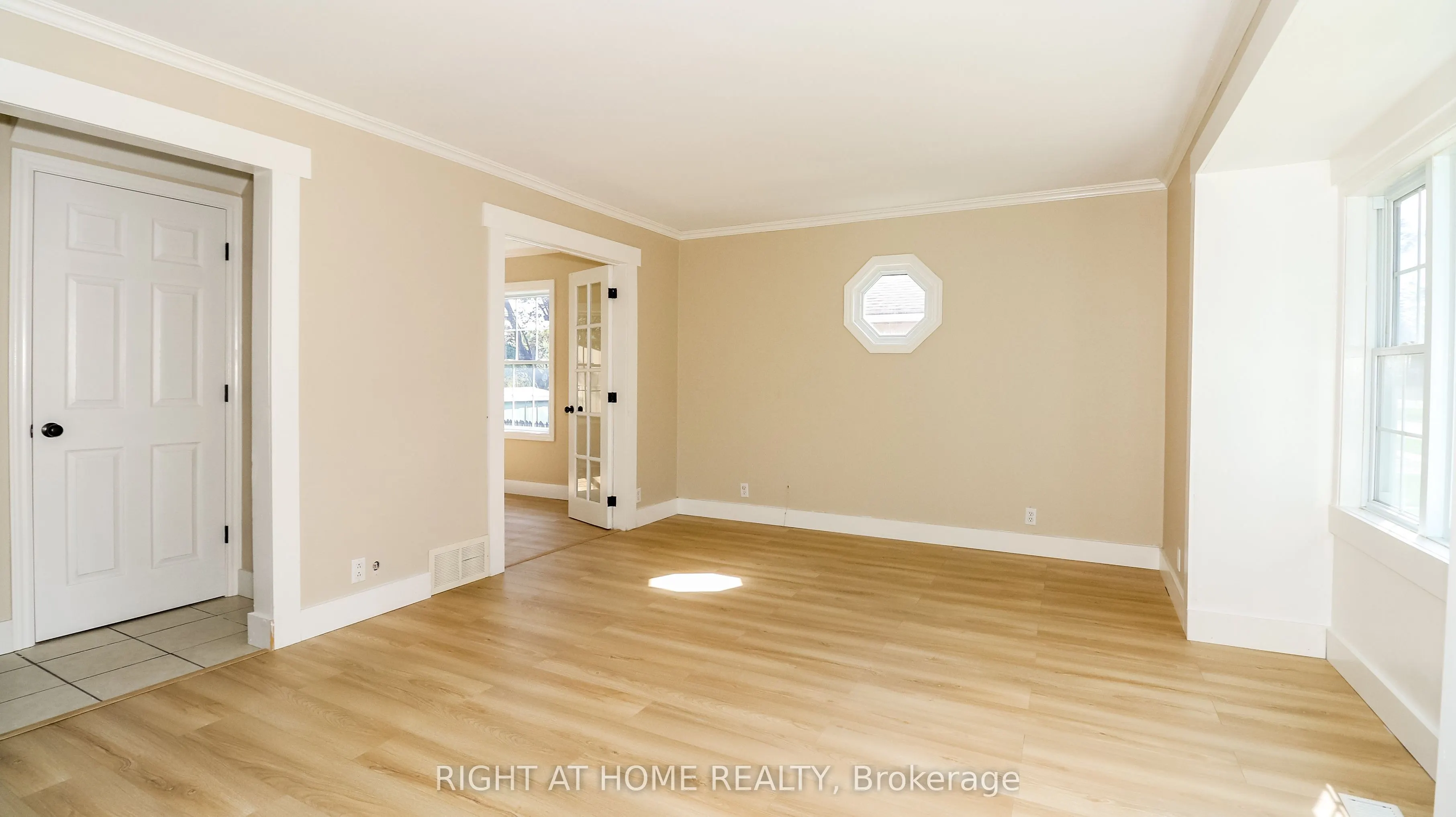 11 Newton Street W