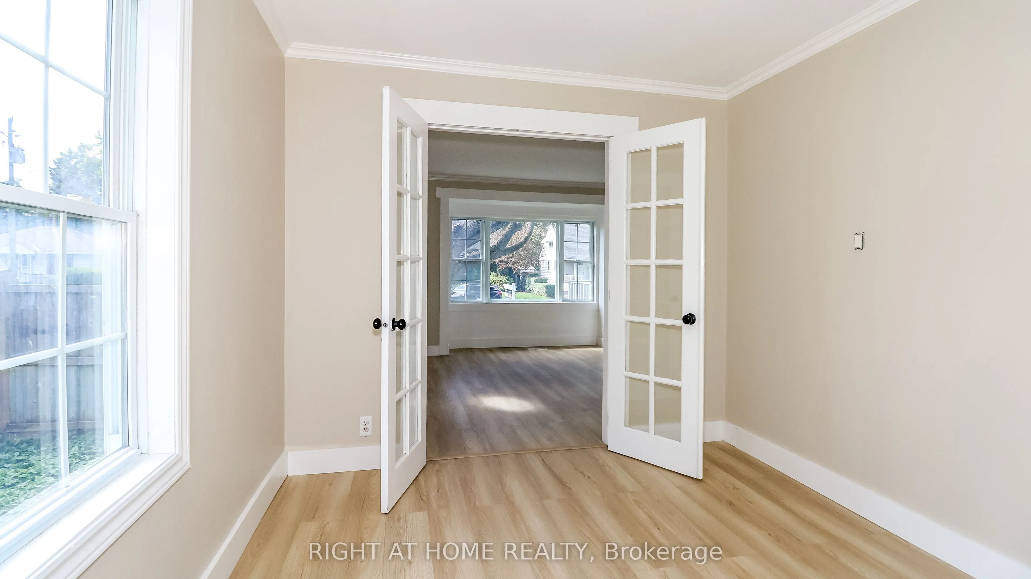 11 Newton Street W