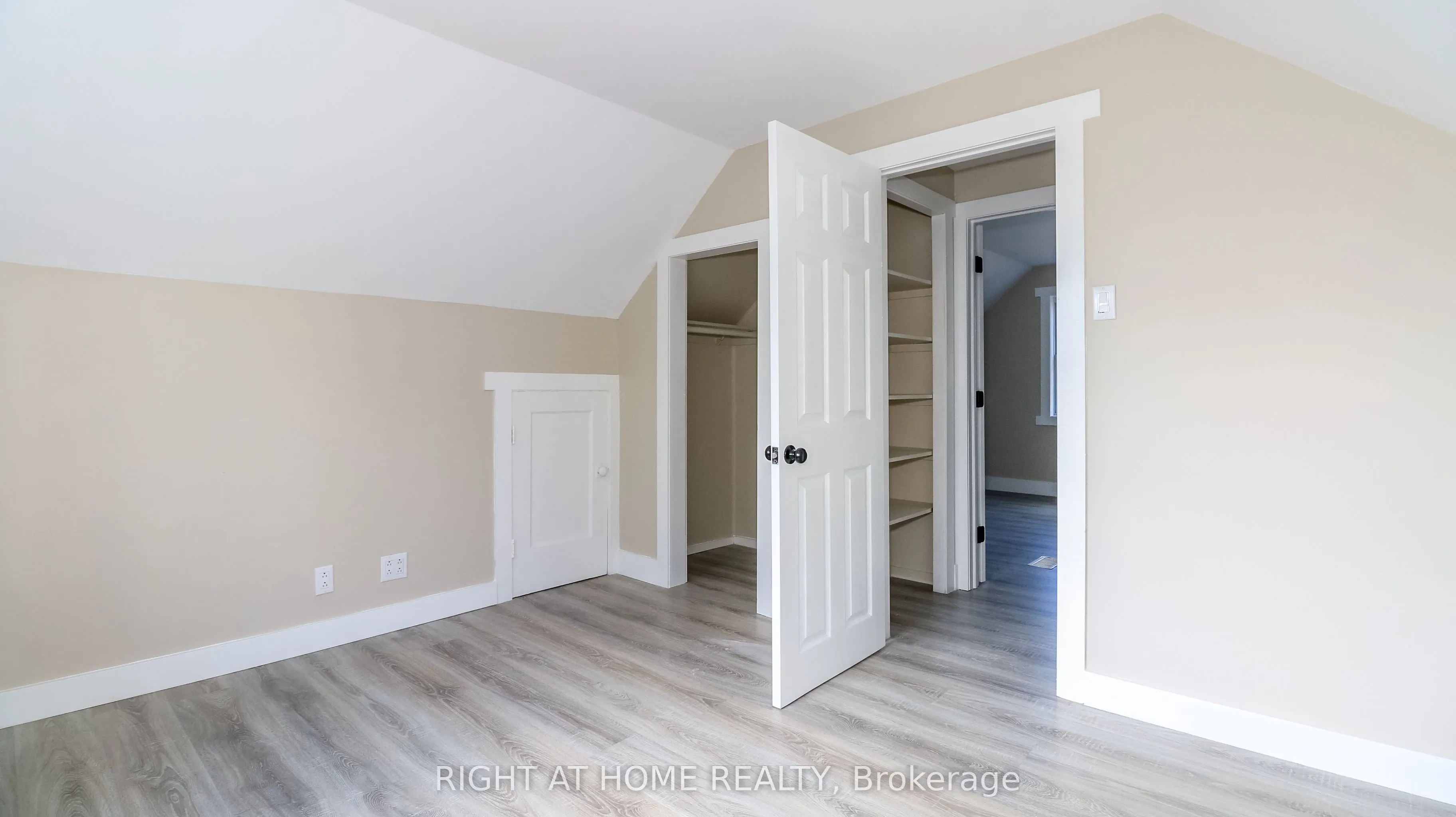 11 Newton Street W