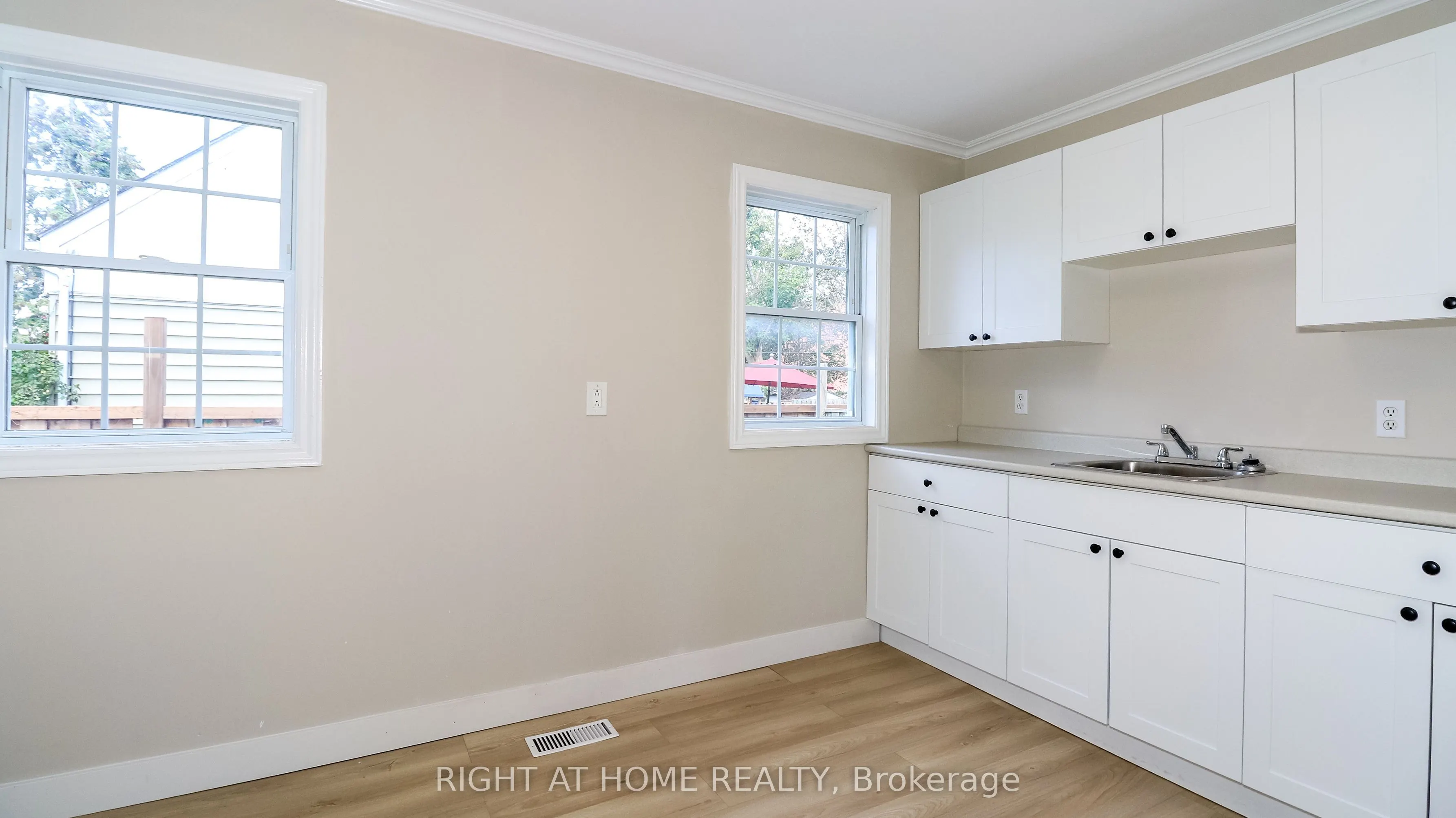 11 Newton Street W